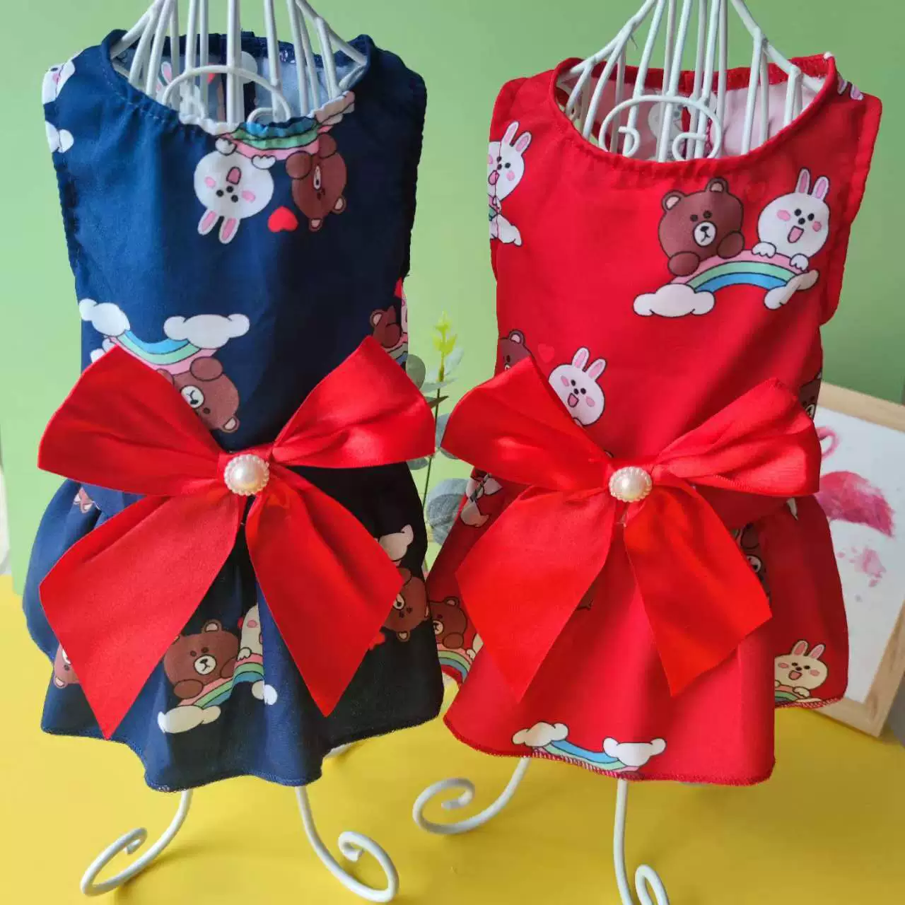 🇹🇭พร้อมส่ง🇹🇭 👗🥰🐻 เดรสสีสดใสลายน่ารักแต่งโบว์ติดมุก for pet สุนัข หมา แมว