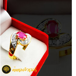 แหวนพลอยแดงก้านไขว้ฝังเพชร