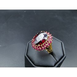 แหวนพลอยแดงไซส์พิเศษประดับพลอยรอบ