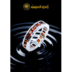 แหวนโกเมนรอบนิ้ว