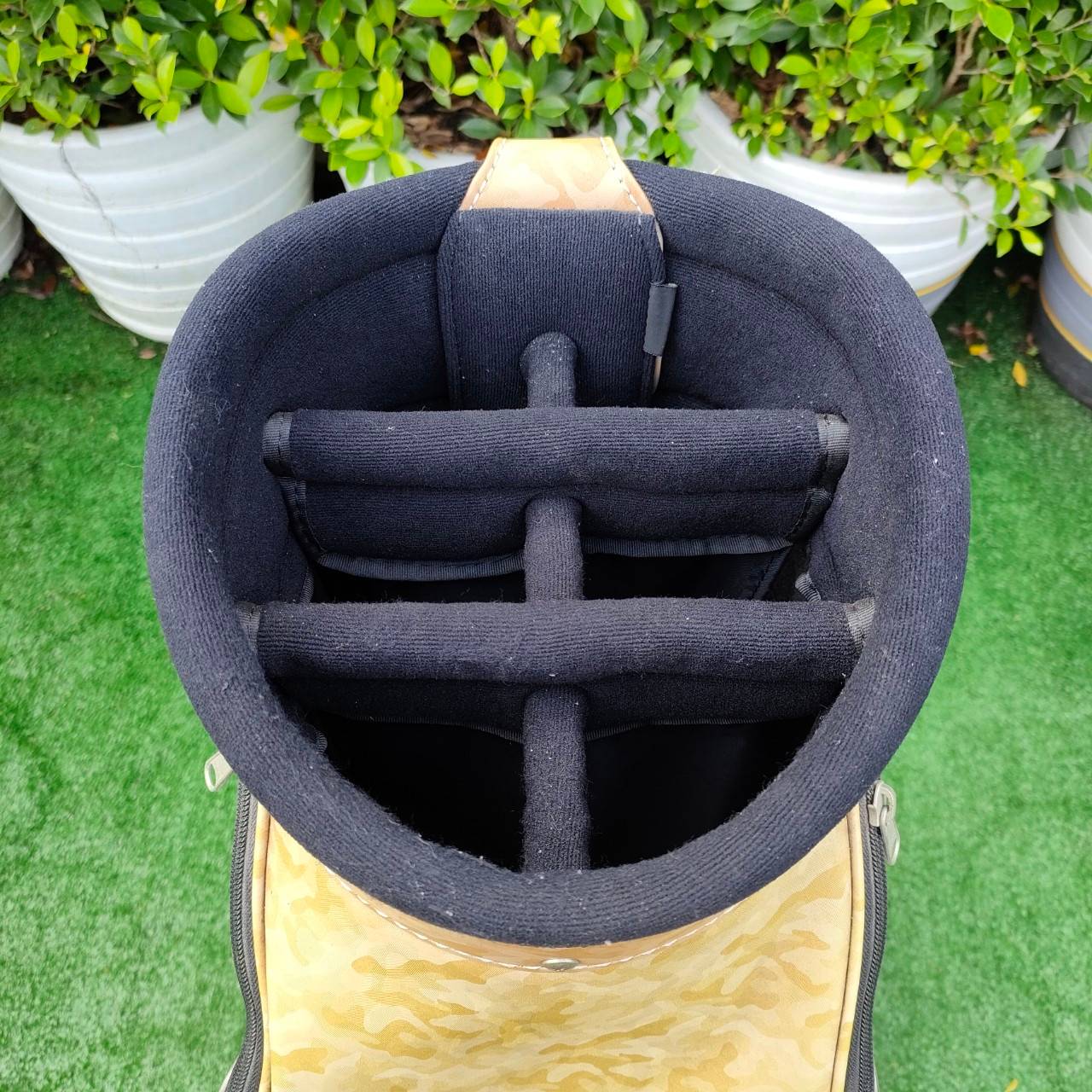 ถุงกอล์ฟ KASCO มือสอง ของแท้ สภาพสวยนางฟ้า ยังไม่แกะพลาสติก ที่สายสะพายครับ .