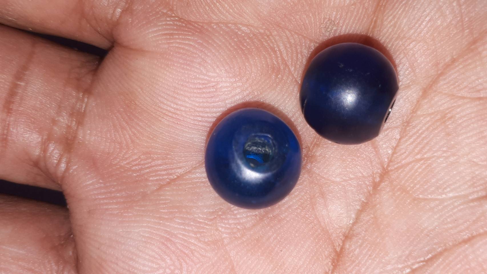 (ขายแล้ว) ลูกปัด แก้ว โบราณ สีนำ้เงิน ใส 550.-