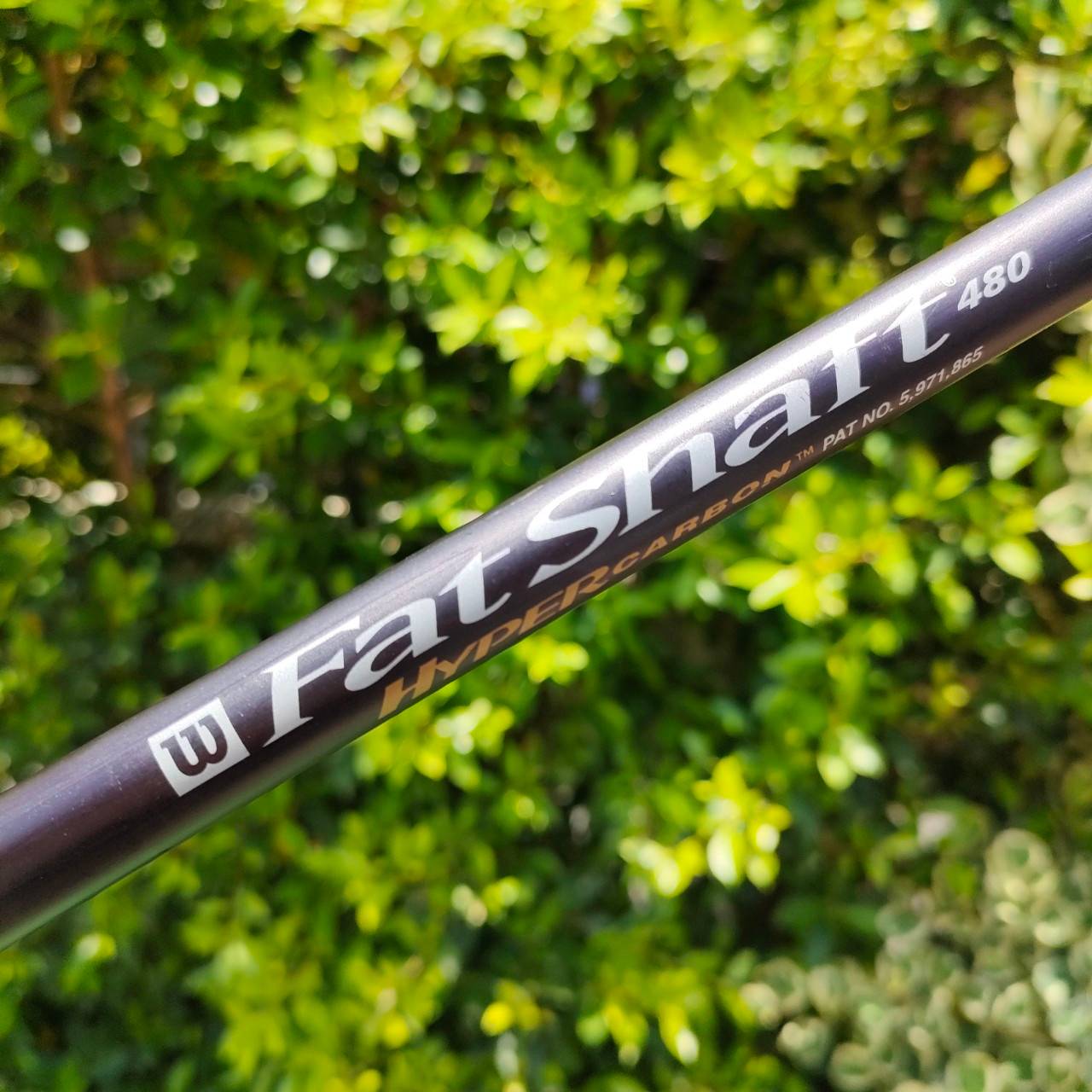 DRIVER WILSON FATSHAFT DEEP RED องศา 10.5 ก้าน FATSHAFT FLEX R เป็นตัวก้านอ้วนครับ ทำให้แรงสั่นน้อยลง ตีตรงมาก และหัวรุ่นนี้ดีมากๆ หน้าเด้ง ตีไกล เสียงเพราะสนั่นครับ