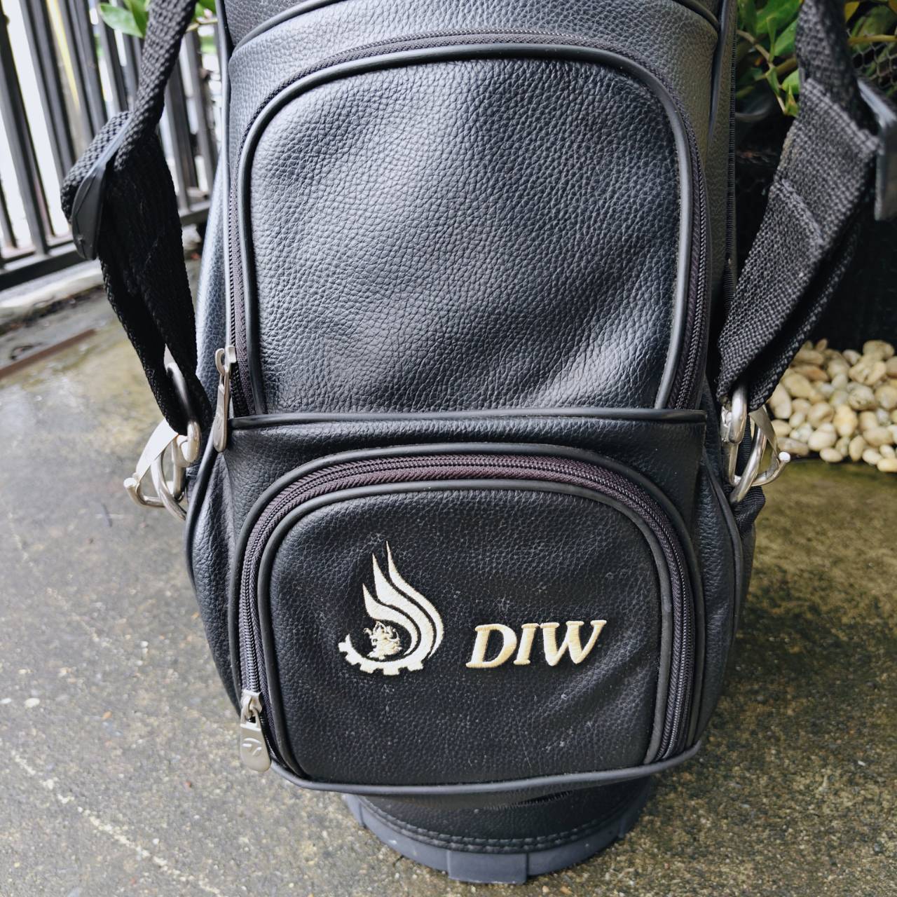 ถุงกอล์ฟ DIV – หนัง ภายในบุกำมะหยี่ ** มีเป๊กหลุด 1 จุด **