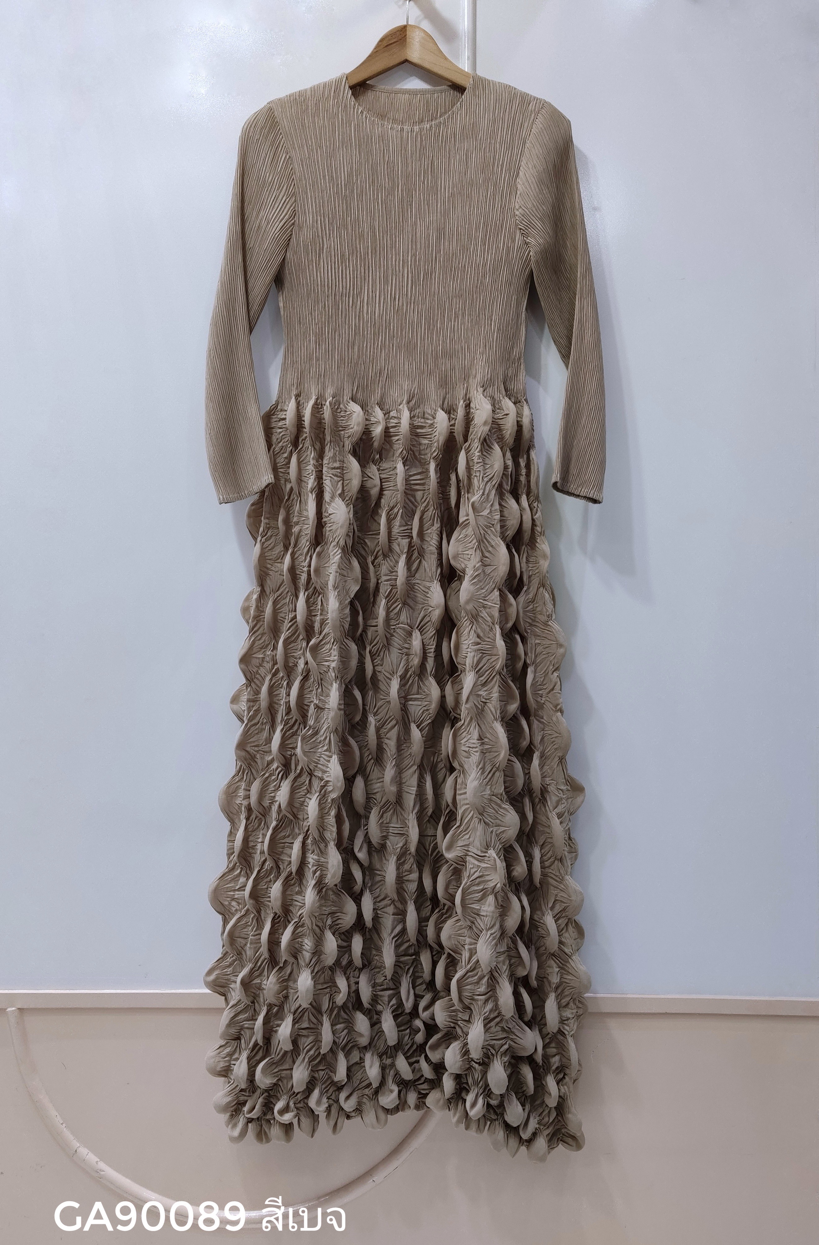 อกถึง 50 ยาว 51 นิ้ว 2MUAY รุ่น GA90089 เดรสอัดพลีทผ้าเนื้อ Matte LONG SLEEVE BUBBLE PLEATED DRESS 5 สี FREE SIZE