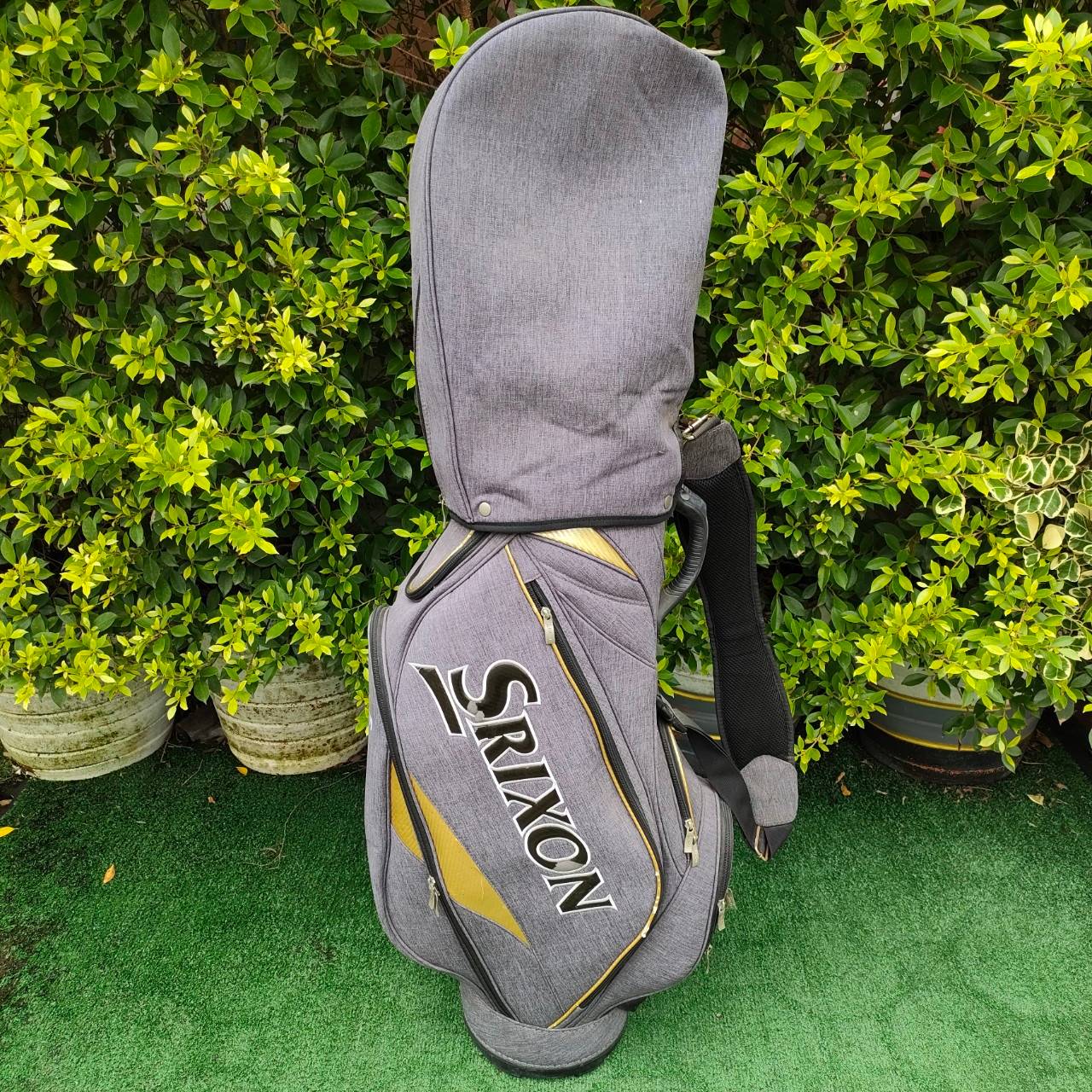 ถุงกอล์ฟ SRIXON มือสอง ปากถุง 8 นิ้ว ** ถุงกอล์ฟมีตำหนินิดหน่อยค่ะ มีรูปตำหนิให้ชมนะค๊า ** เป็นถุงของแท้จากญี่ปุ่นค่ะ มือหนึ่งแพงมาก!!! ไม้กอล์ฟมือสอง ของแท้ BY NakaraLuxurious
