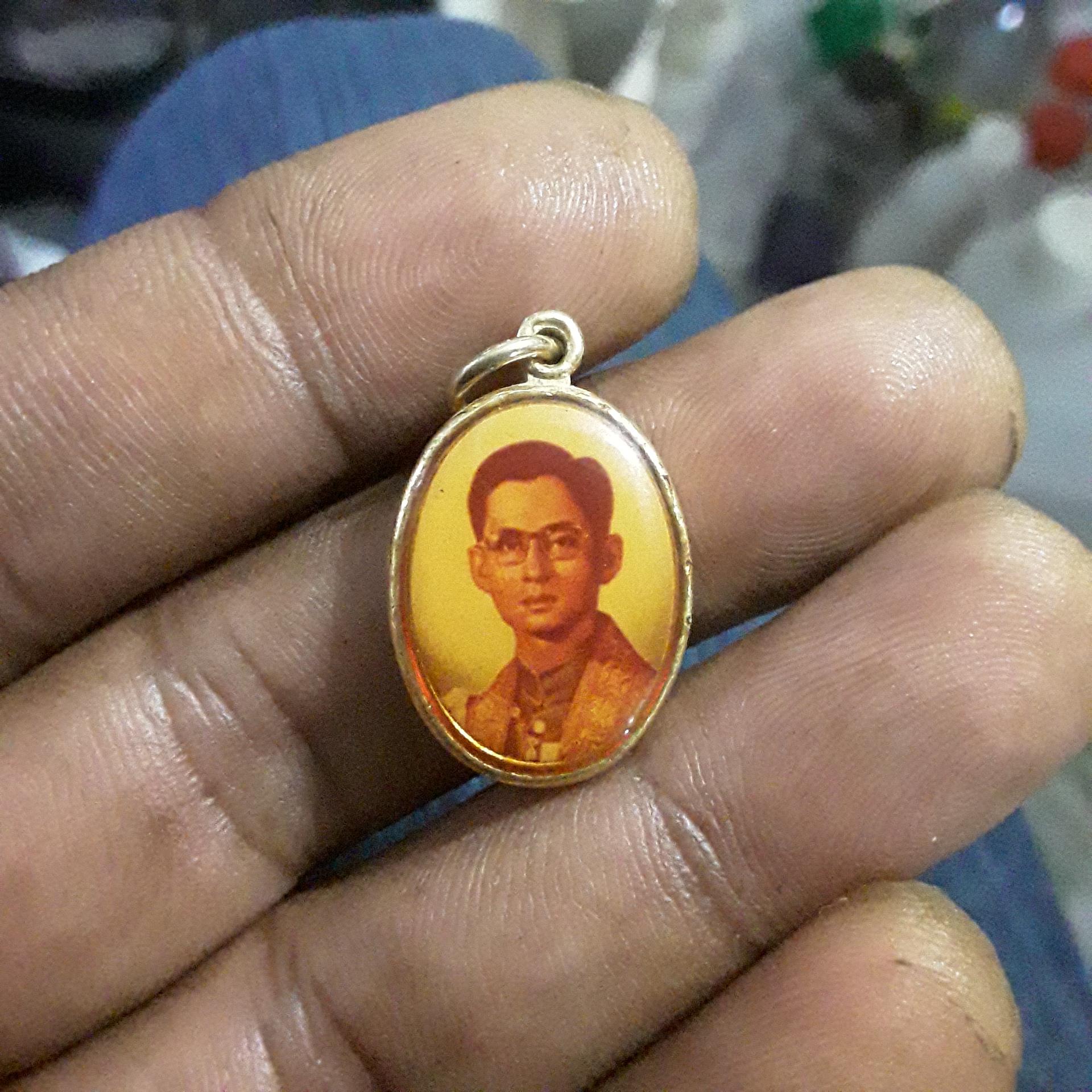 เหรียญ ล็อคเก็ต ในหลวง รัชกาลที่9 ด้านหลัง ธรรมจักร เสียงชาวพุทธ