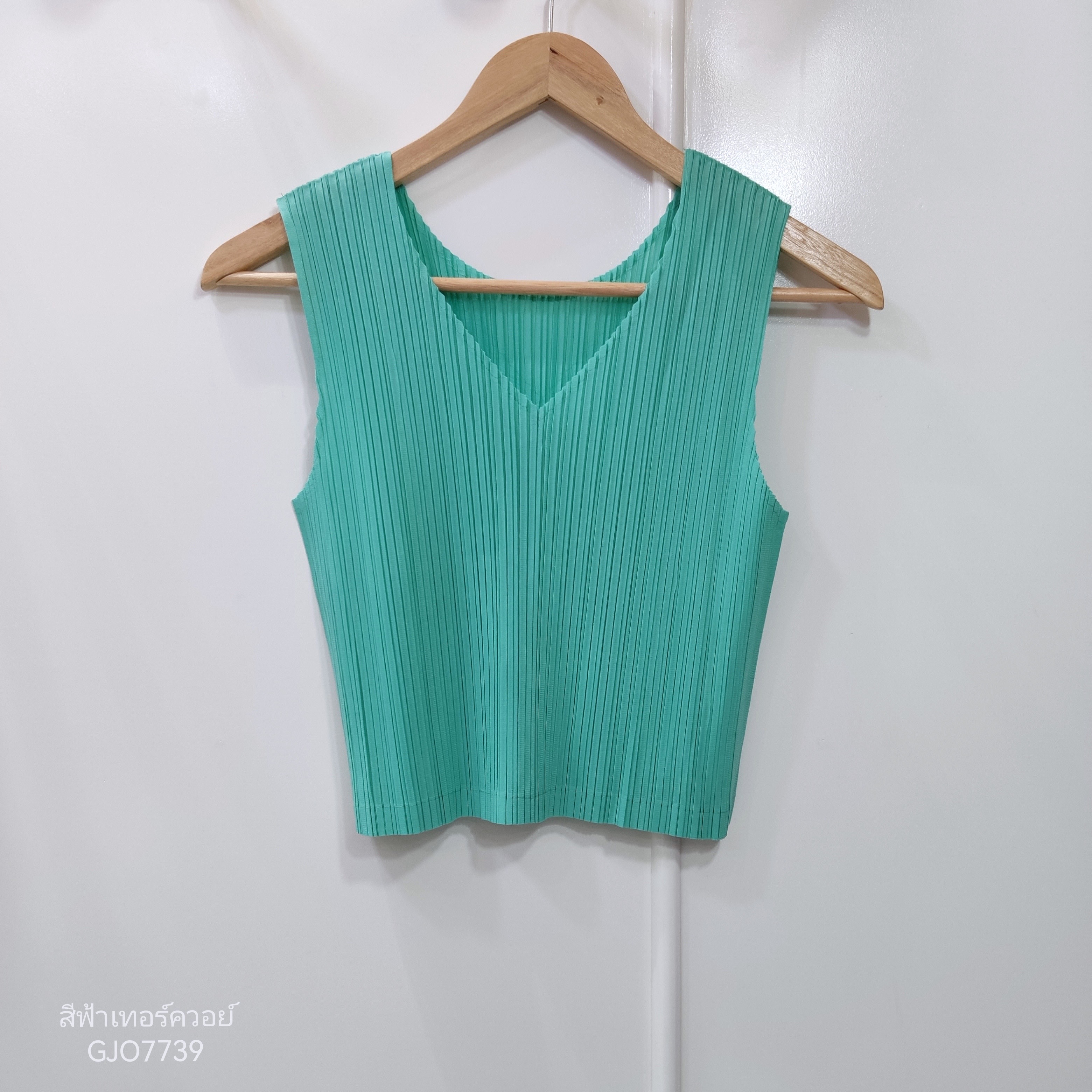 ยาว 16.5นิ้ว 2MUAY BASIC รุ่น GJO7739 SLEEVELESS V NECK CROP PLEATED TOP เสื้ออัดพลีทงานคุณภาพ เสื้อครอป 13สี FREE SIZE