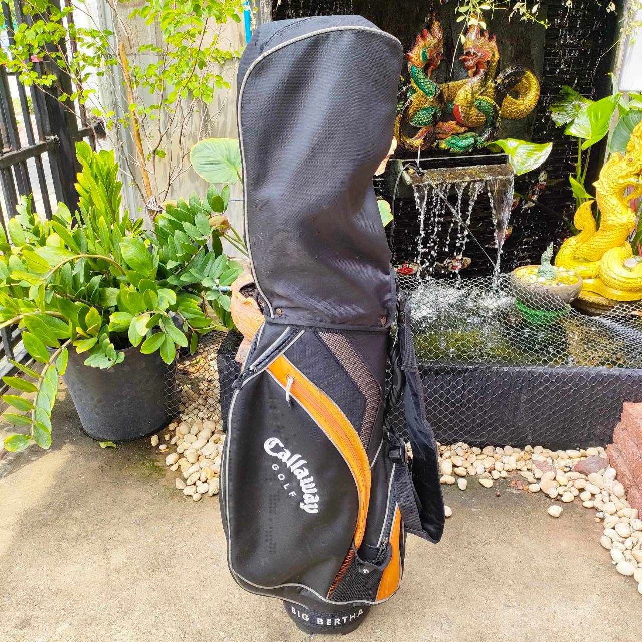 ถุงกอล์ฟ CALLAWAY มือสอง ถุงกอล์ฟ มีตำหนิ ตัวดึงชิฟ หลุด มีรูปให้ชมค่ะ ถุงกอล์ฟมีสีซีด!!! สภาพปานกลาง โดยรวมถุงแข็งแรงใช้ได้ดี ไม้กอล์ฟพรีเมี่ยมมือสอง ของแท้ By NakaraLuxurious