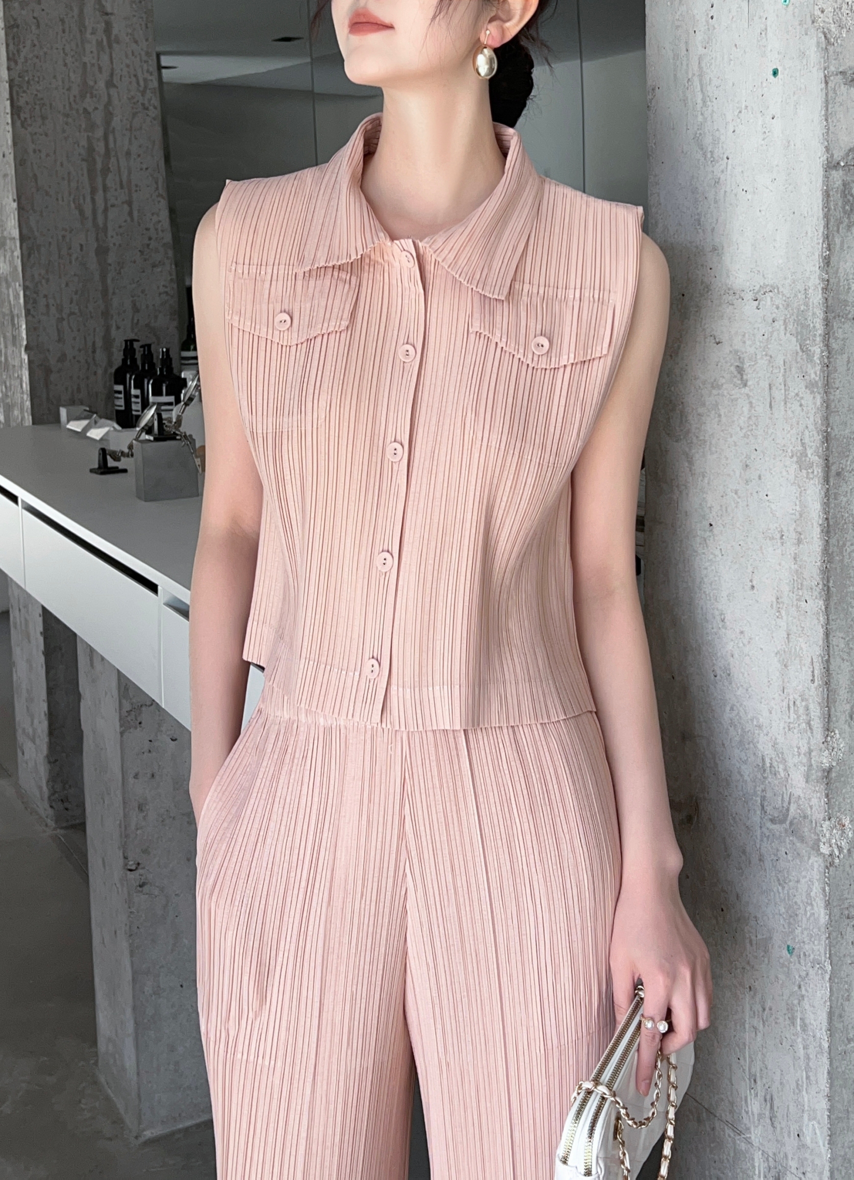 2MUAY รุ่น GJO1795 เสื้ออัดพลีทคุณภาพ SLEEVELESS COLLAR BUTTON FRONT PLEATED 12 สี FREE SIZE