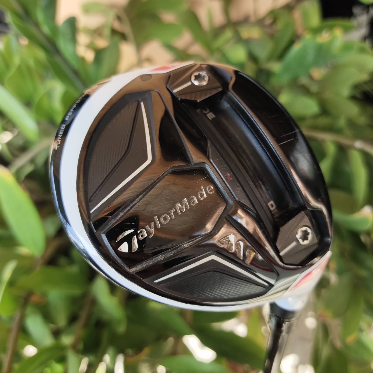 FW5 Taylormade M1 ตีดีมากๆ สามารถปรับวิถีลูกซ้ายหรือขวาได้ และปรับมุมเหินได้ที่คอไม้ค่ะ เพื่อได้ตำแหน่งที่เข้ากับวงสวิง กระดองเคฟล่าอย่างดี CG ต่ำ COVER แท้เดิม ไม้กอล์ฟพรีเมี่ยมมือสอง ของแท้ By NakaraLuxurious