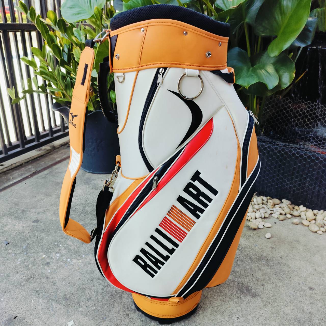 ถุงกอล์ฟ MIZUNO LIMITED เป็นรุ่นที่คอลแล็ปกับ RALLI ART ** COVER เหมือนไม่ตรง สีดูใหม่ ** แต่ใส่ใช้ได้พอดี รุ่นนี้เท่มากๆ หายาก