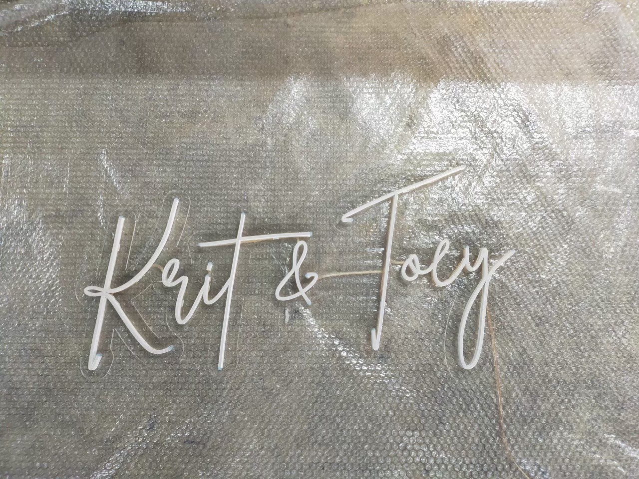 ไฟนีออน เฟค