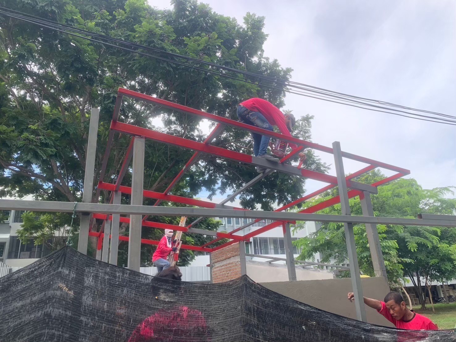 ม.ศิลปากร งานก่อสร้างจุดทิ้งขยะ