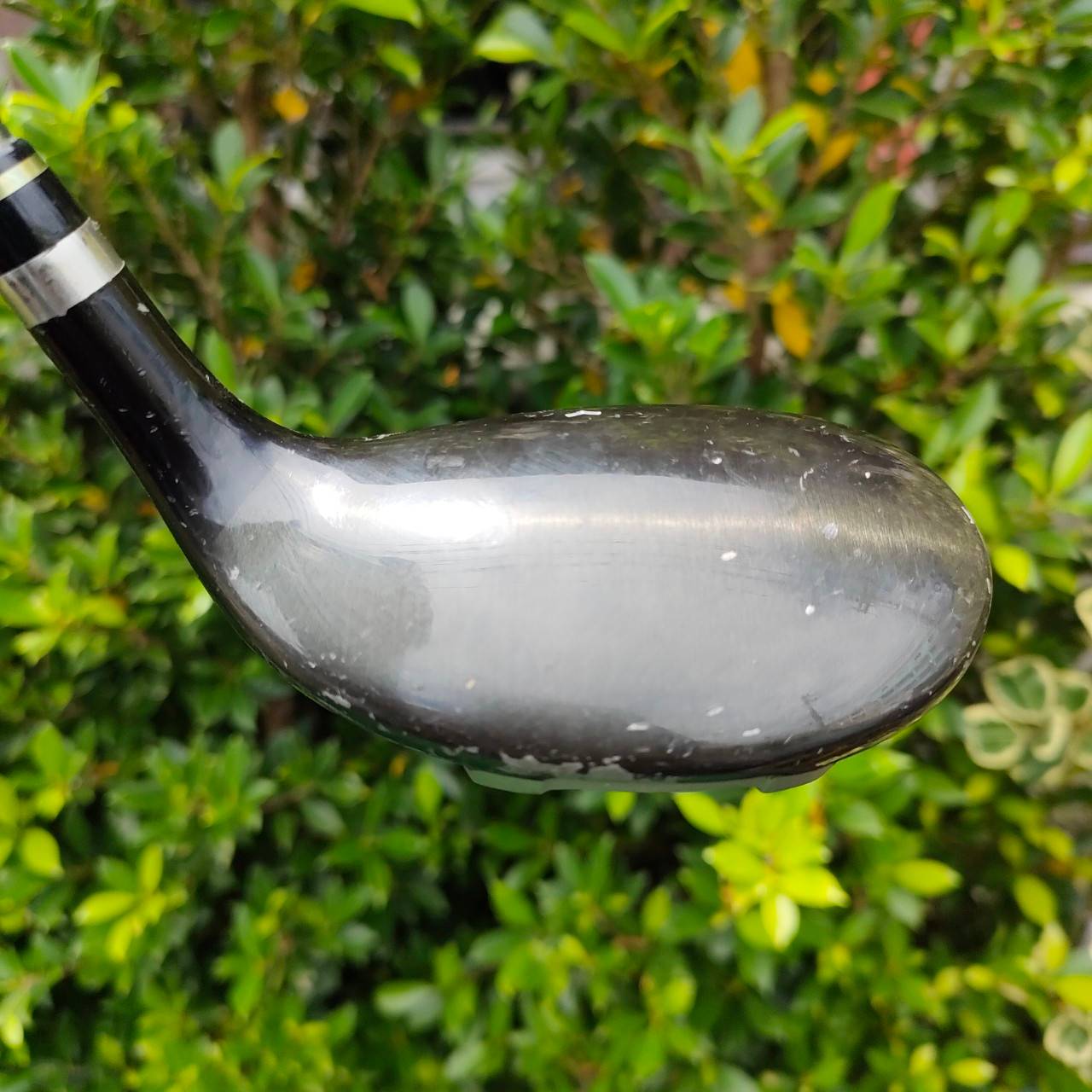 HYBRID 4 WILSON STAFF HEAVY SOLE ก้าน GRAPHITE FEEL HH HALF องศา 24 เป็นก้านสุดยอดเทคโนโลยี ครึ่งเหล็ก ครึ่งกราไฟต์ ทำให้ตีแม่นธงมากขึ้น ในระยะ 200 + - แม่นกรีน เหมือนตีเหล็กวางเลย แต่ตีง่ายกว่าเหล็กมากครับ