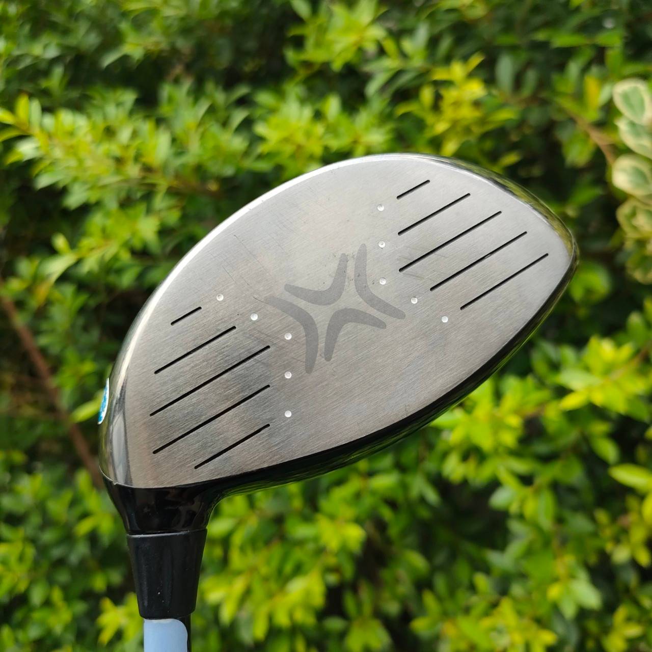 DRIVER CALLAWAY RAZR HAWK องศา 10.5 ก้าน CALLAWAY RAZR HAWK FLEX R ดุดันไม่เกรงใจใคร เท่มากๆ เหมือนแบทแมน ก้านเจาแค่ 50 กรัม 10.5 R คือตีสบายๆๆๆ ตีเบาแค่ไหน ระยะก็มาเต็มๆ สวีตสปอตกว้าง ตีไกลสุดขีดครับ!!! จัดให้ราคาดีมาก