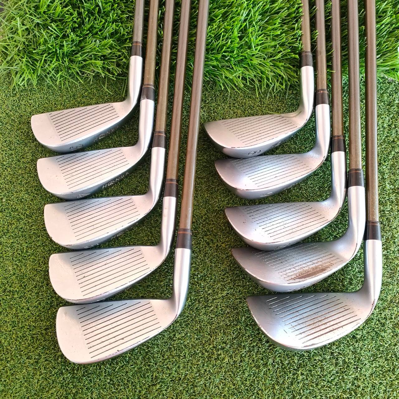 ชุดเหล็ก HONMA NEW-LB300 CAVITY BACK มีเหล็ก 3-11 SW ชุดใหญ่ ได้ทั้งหมด 10 ชิ้น *** ก้านพรีเมี่ยมระดับ 3 ดาว *** สุดยอดก้านครับ SUPER LIGHT TITANIUM CARBON FLEX R ตีง่าย และตีดีมากๆ ก้านดีมาก พรีเมี่ยม JAPAN