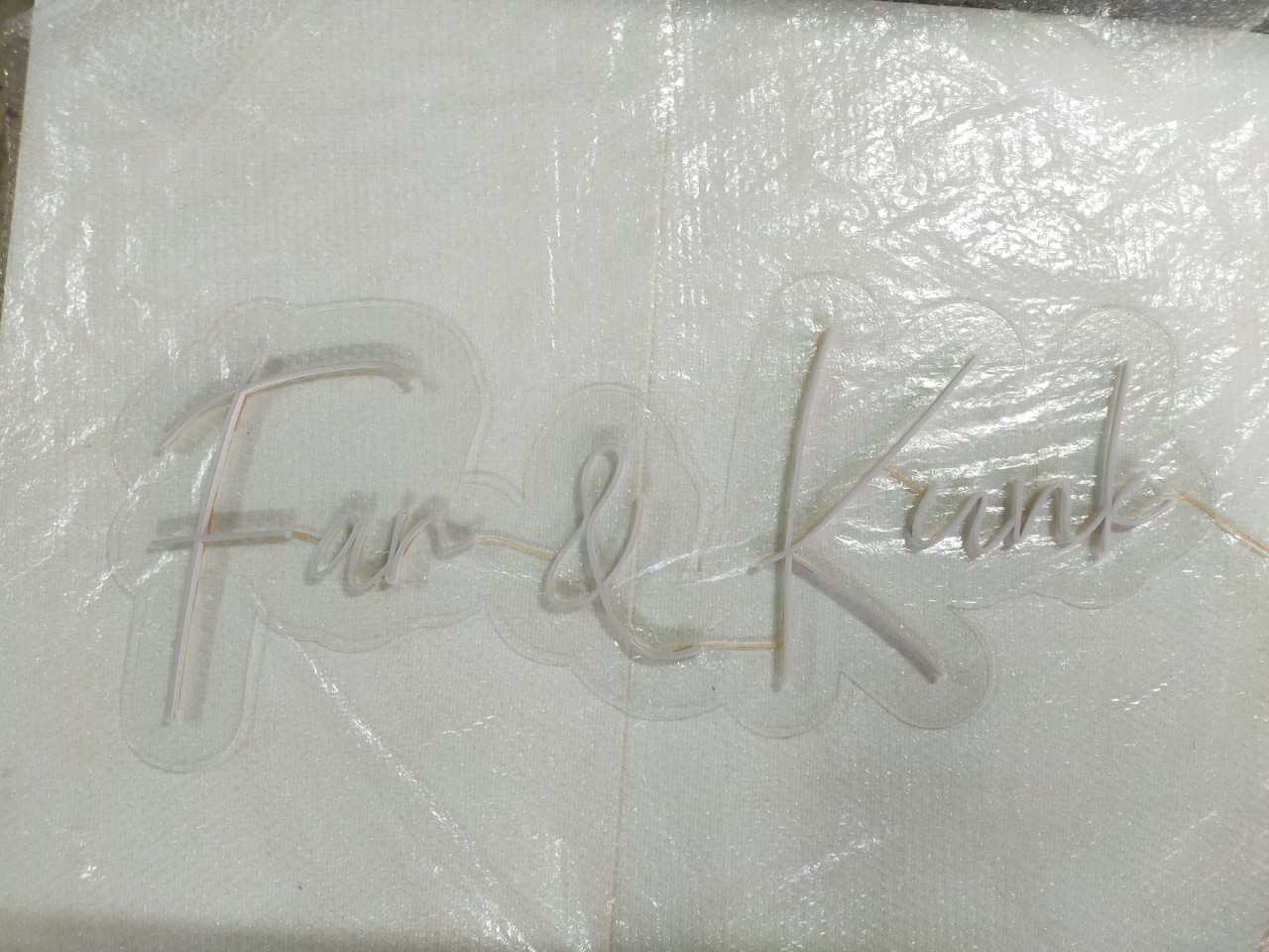 ไฟนีออน เฟค