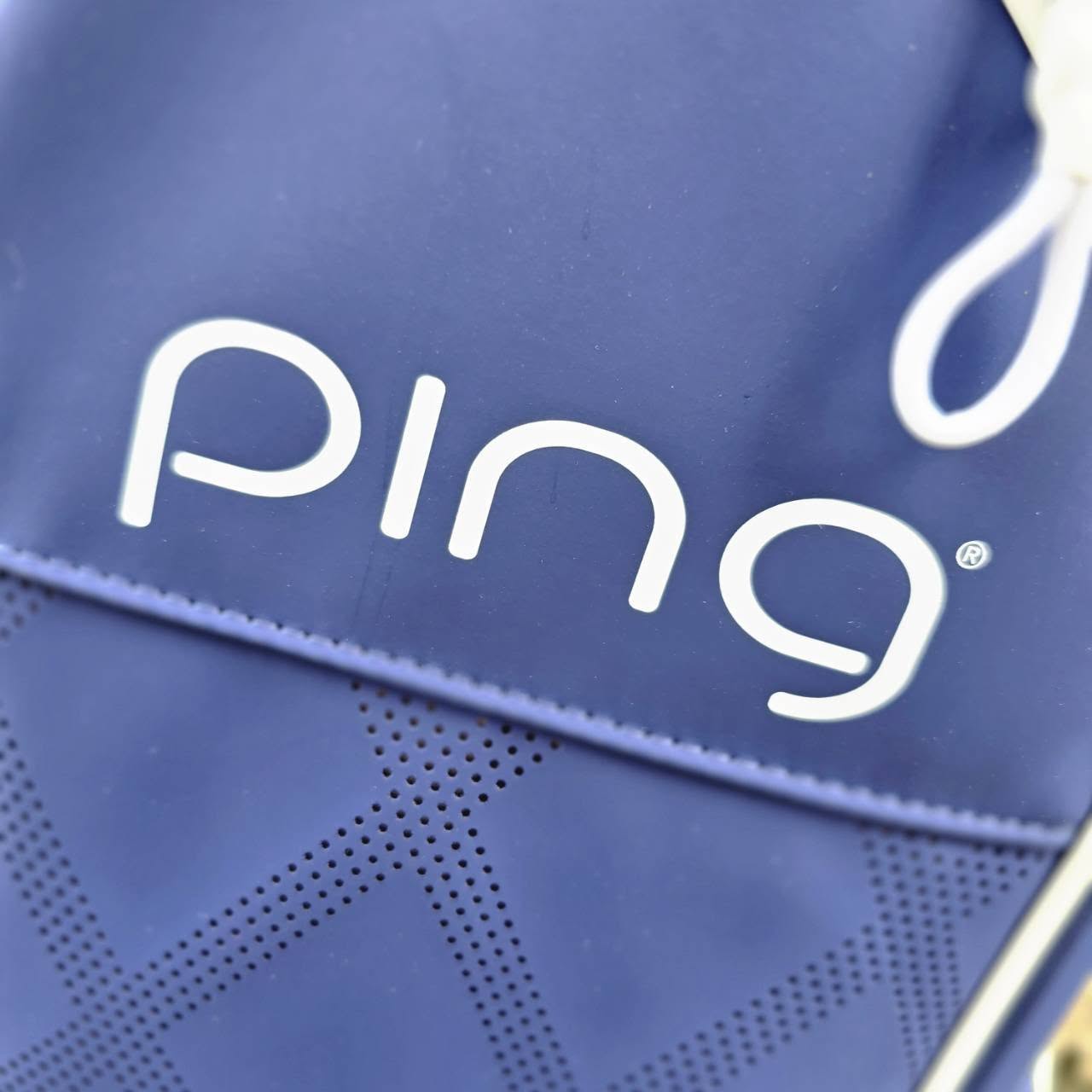 **ลดพิเศษ** ถุงกอล์ฟ PING LADY ของใหม่ ของแท้ น้ำหนักเบามาก กันน้ำ ขนาดพอดีมากค่ะ