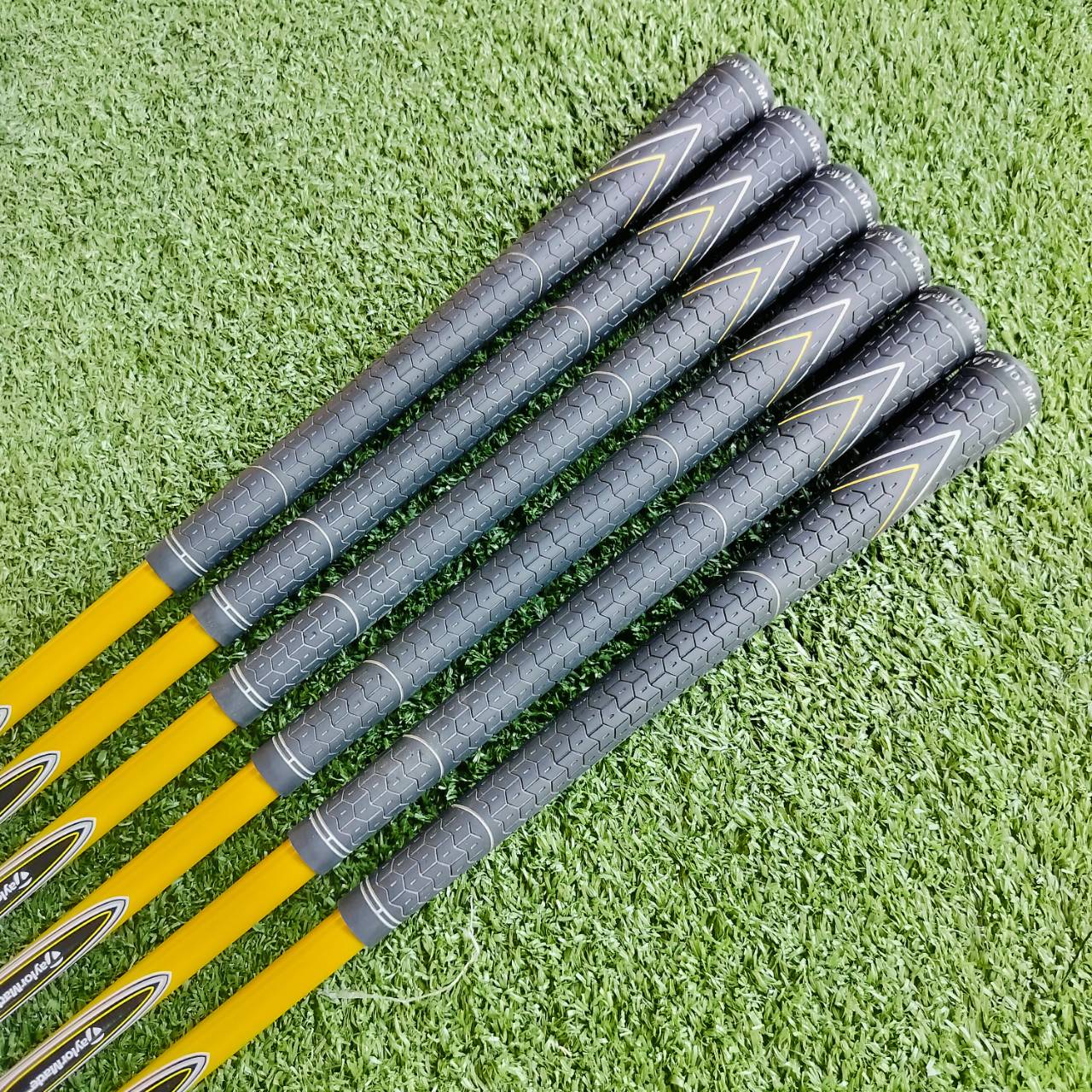 ชุดเหล็ก TAYLORMADE r7 มีเหล็ก 5-9 เเละ PW ครบค่ะ ก้าน RE*AX 65 FLEX R ทั้งชุด ไม้กอล์ฟพรีเมี่ยมมือสอง ของแท้ By NakaraLuxurious