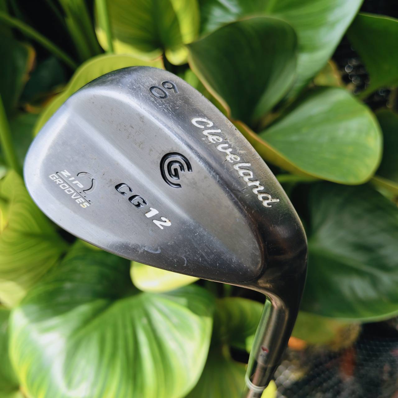 WEDGE CG12 ZIP GROOVE 60° BOUNCE 4 – ช็อตรอบกรีนสุดแม่นยำ ระเบิดทรายได้เหนือชั้น!
