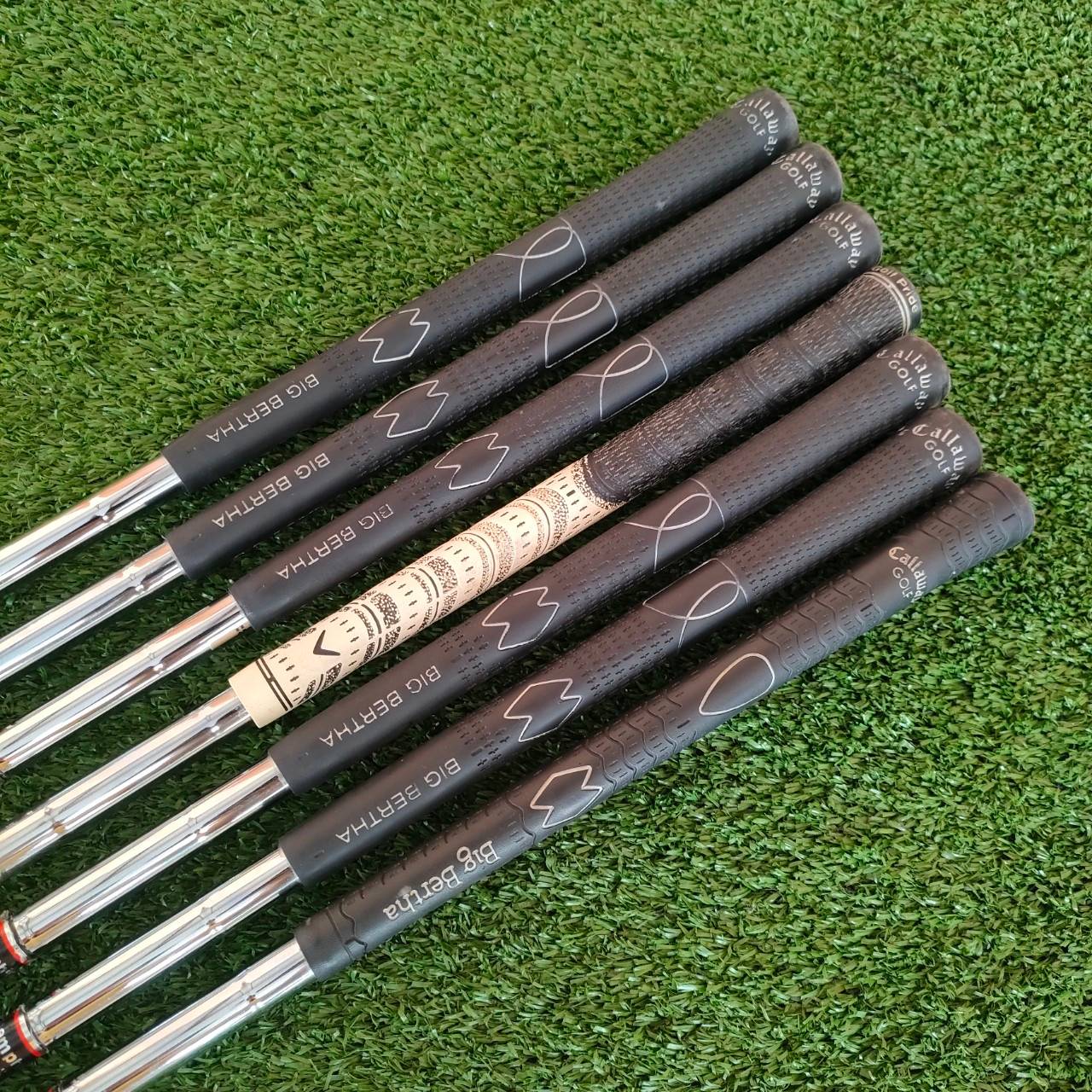 ชุดเหล็ก CALLAWAY BIG BERTHA มีเหล็ก 4-9 เเละ SW ก้าน TRUE TEMPER FLEX R คุณภาพดีมาก สร้างชื่อเรื่องตีง่ายมาก และตีได้ระยะกว่าเหล็กทั่วไป ก้านแบบเจาะทะ ฟีลลิ่งดีมาก ไม้กอล์ฟมือสอง ของแท้ BY NakaraLuxurious