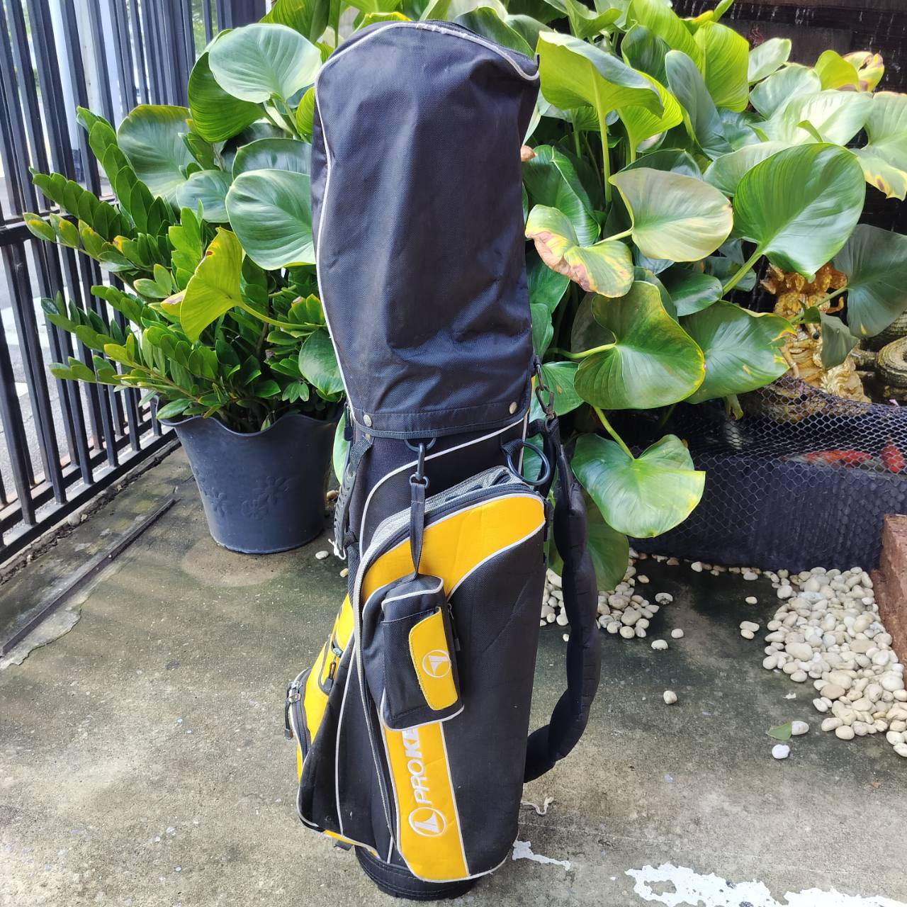 ไม้กอล์ฟครบชุด PRO KENNEX GRAND CANYON สภาพสวยงาม ให้ไม้มาได้ครบเครื่องมากๆ ดีทุกไม้ ถุงกอล์ฟ PROKENNEX เดิมตรงรุ่น และมี COVER ให้ครบทั้งชุดค่ะ ไม้กอล์ฟพรีเมี่ยมมือสอง ของแท้ By NakaraLuxurious