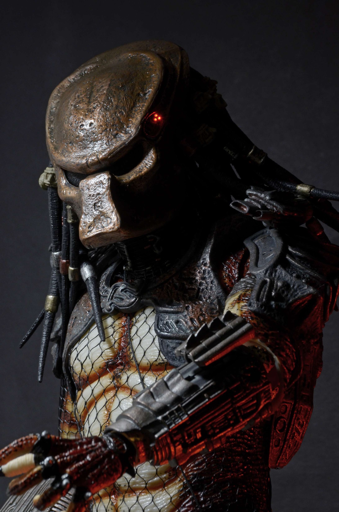 [สั่งจอง]Neca 1/4 : Predator with LED Lights (18นิ้ว)