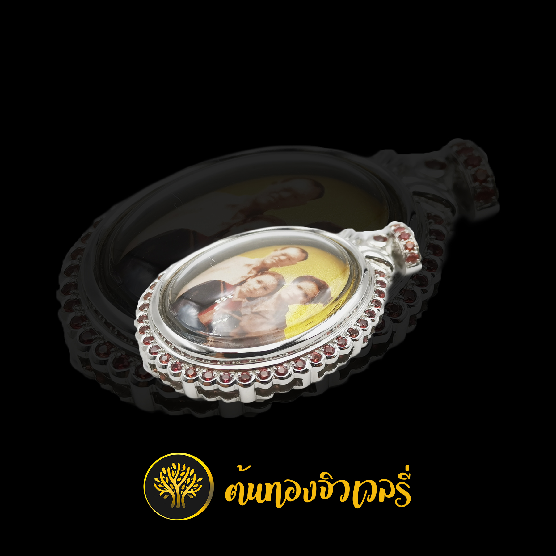 กรอบรูปครอบครัวเลี่ยมเงินฝังพลอยแดง สวยเนียนๆ ตามสไตล์ครับ
