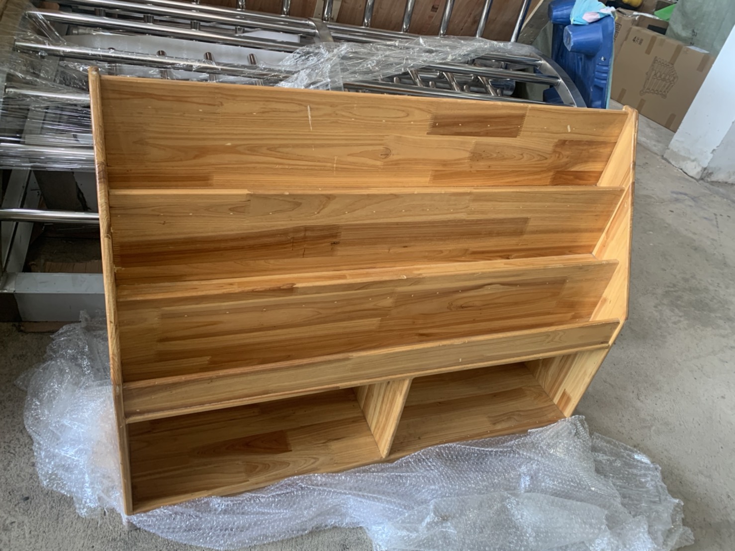 ชั้นวางหนังสือไม้คอมโพสิต 3 ชั้น , ชั้นหนังพร้อมช่องเก็บของ,เฟอร์นิเจอร์เด็ก พร้อมส่ง