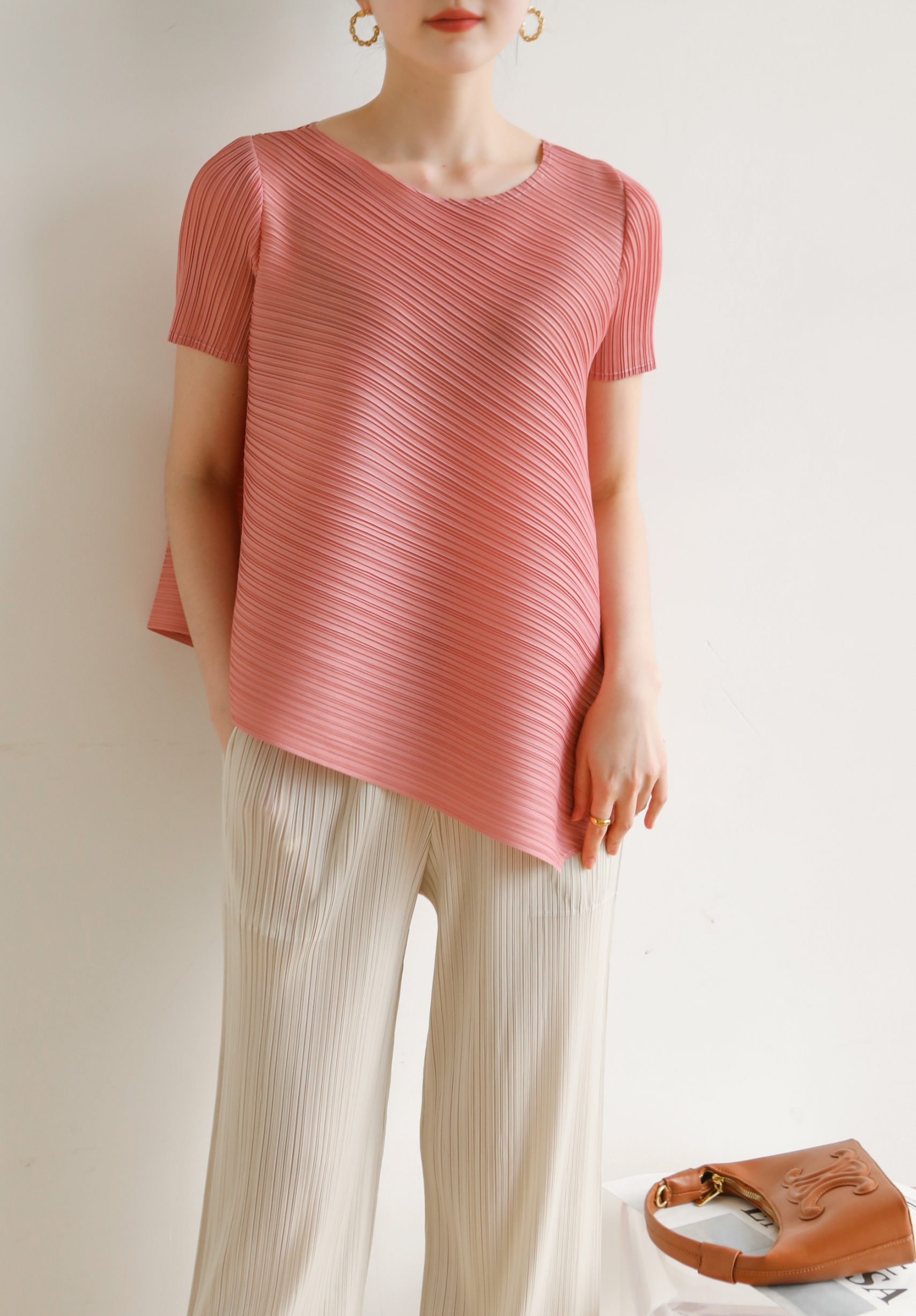 2MUAY เสื้อผู้หญิง เสื้อพลีทคุณภาพ รุ่น GJO3630 12สี FREE SIZE SHORT SLEEVE ASYMMETRIC PLEAT TOP