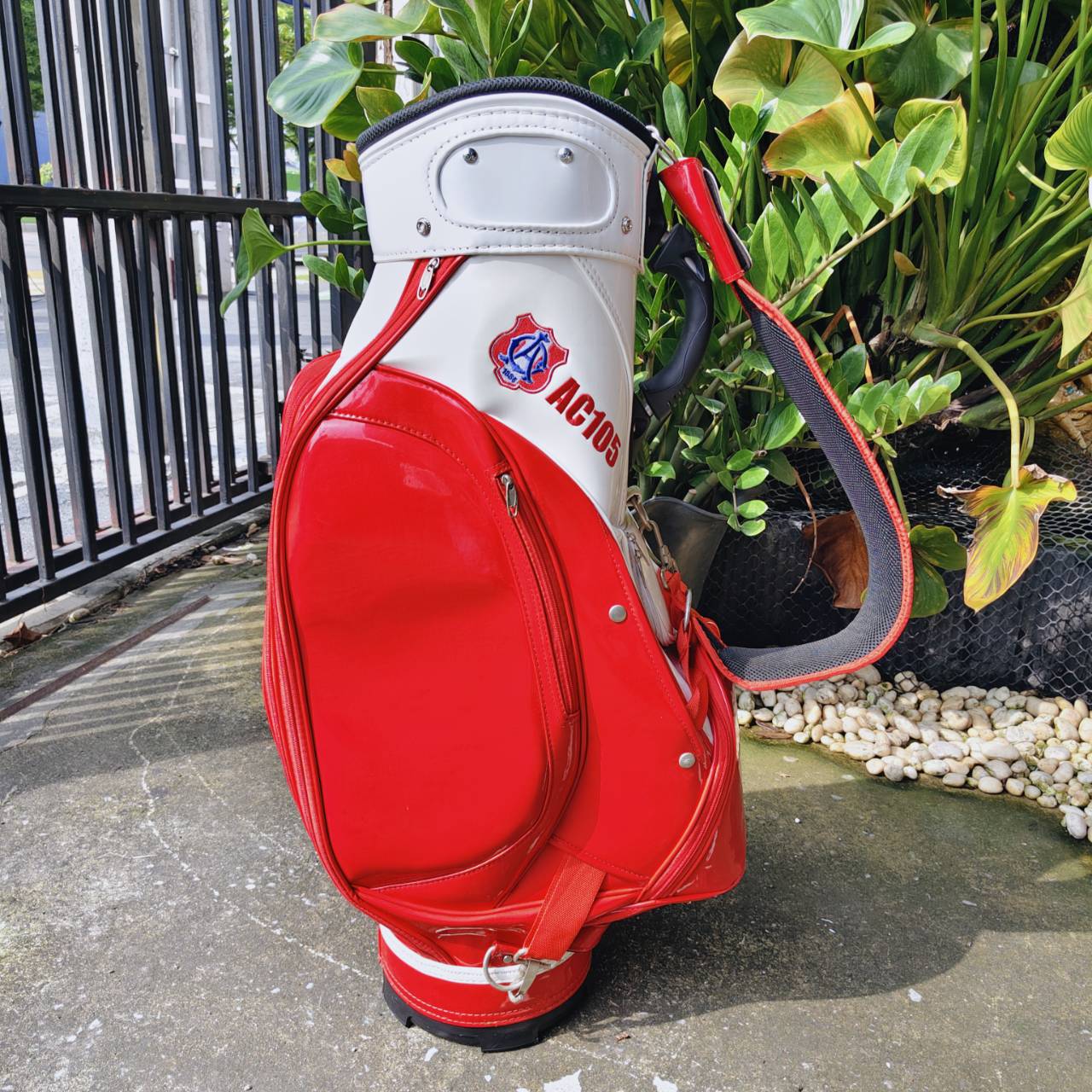 ถุงกอล์ฟ AC หนังแก้ว วัสดุดีมาก สีสวย สภาพดีมาก