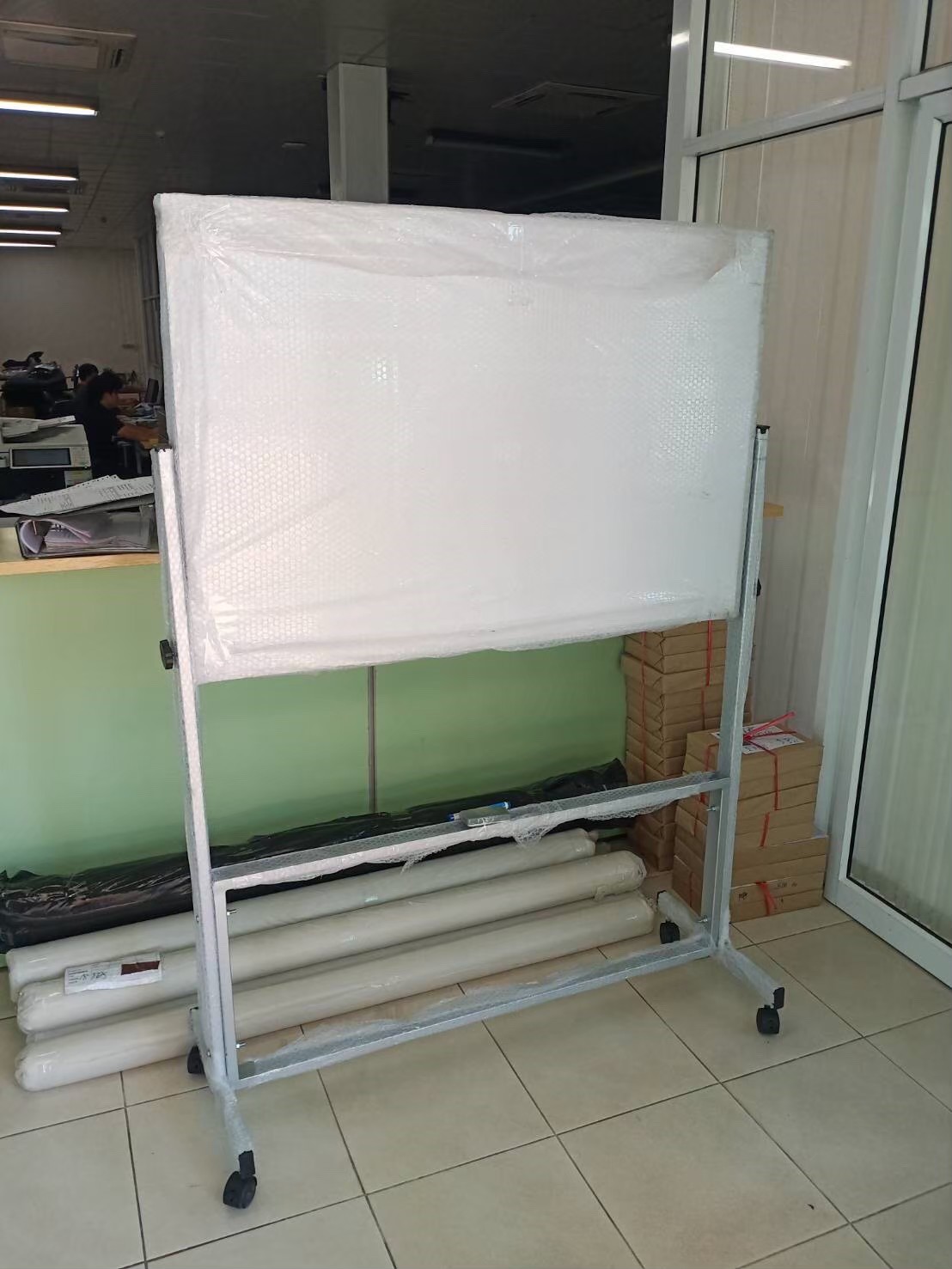 กระดานไวท์บอร์ดแม่เหล็ก กระดานมีล้อ 1หน้า กระดานติดประกาศ สำนักงาน โรงเรียน หน่วยงานต่างๆ