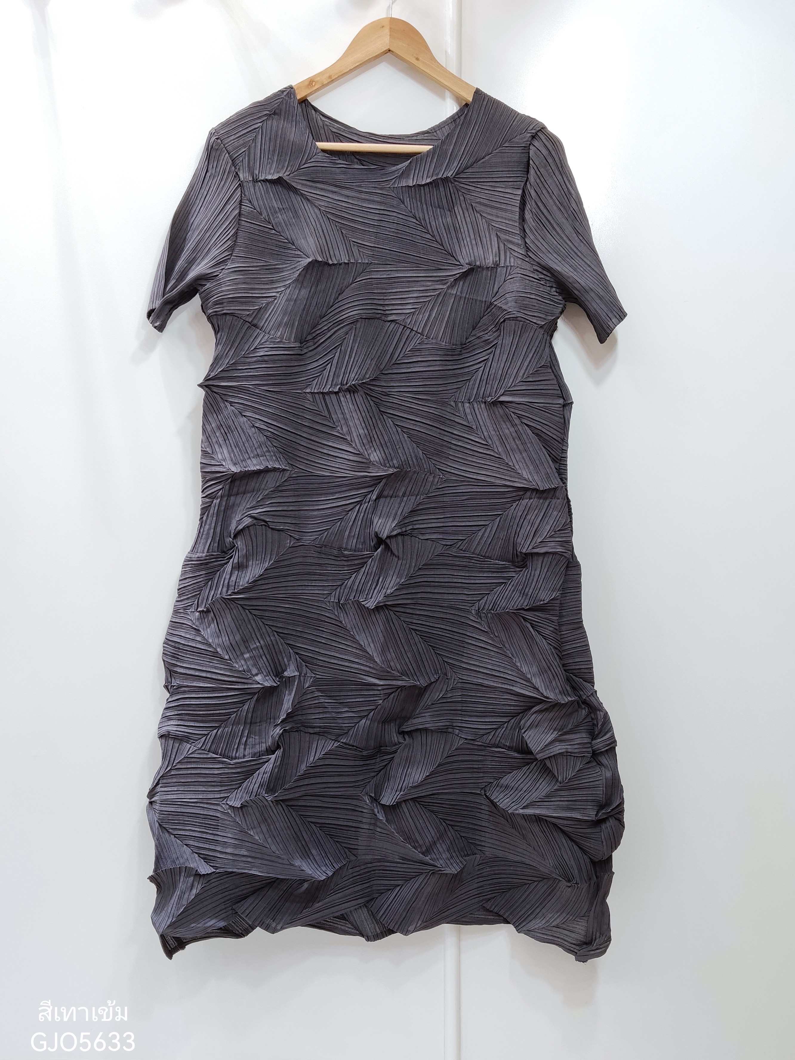 อกถึง 40นิ้ว 2MUAY GJO5633 เดรสพลีทคุณภาพ SHORT SLEEVE ZIGZAG PLEAT DRESS 4สี FREE SIZE