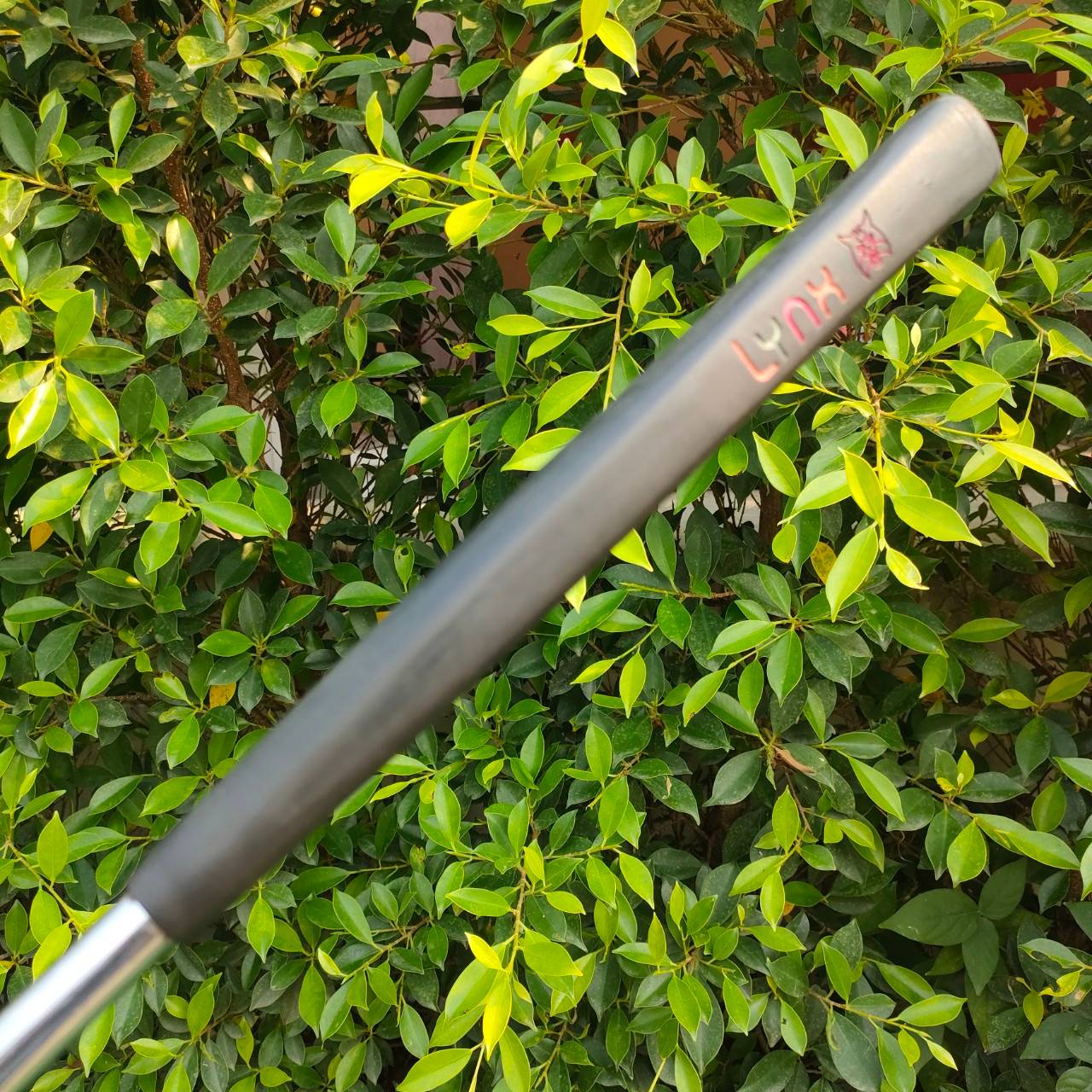 PUTTER NIKE METHOD MIDNIGHT ความยาว 33 นิ้ว พัตเตอร์สุดพรีเมี่ยม หน้าสัมผัสวัสดุพิเศษ ทำให้ลูกเกาะไลน์มาก ถ่วงบล๊านซ์สองฝั่ง งานสุดพิถพิถัน ราคาดันไปเป็นหมื่น คนตามหาเยอะครับ