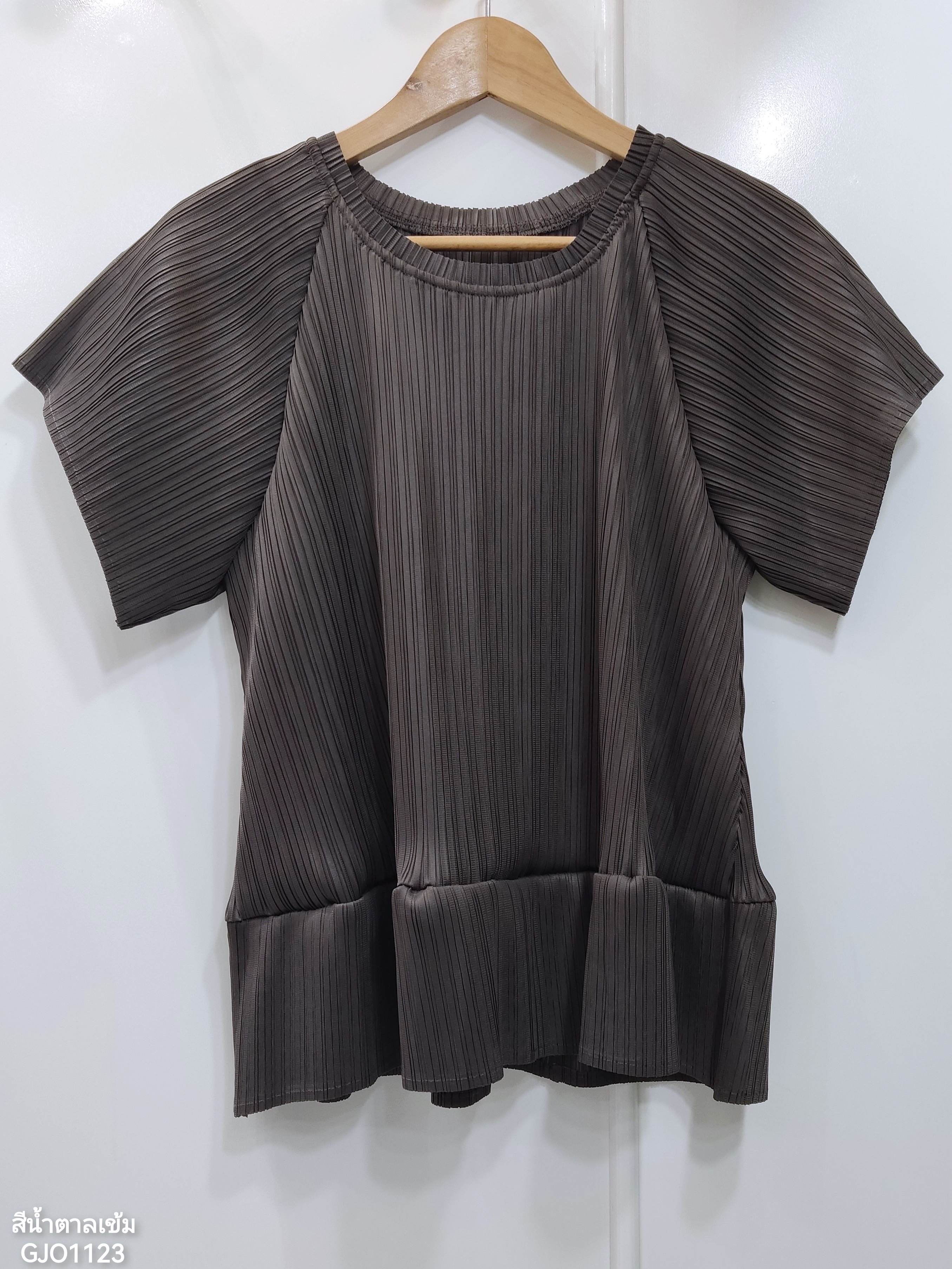 ปรับราคาลง20%!! 2MUAY รุ่น GJO1123 เสื้อพลีทคุณภาพ ROUND NECK SHORT SLEEVE PLEATED TOP 10 สี FREE SIZE