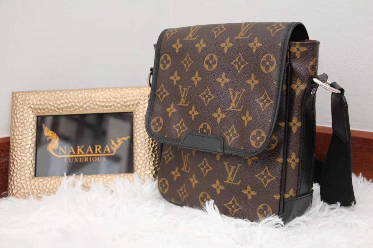 มือสอง Louis Vuitton Bass Marcassar Monogram PM กระเป๋าสะพายผู้ชายทรง Messenger ใบเล็ก