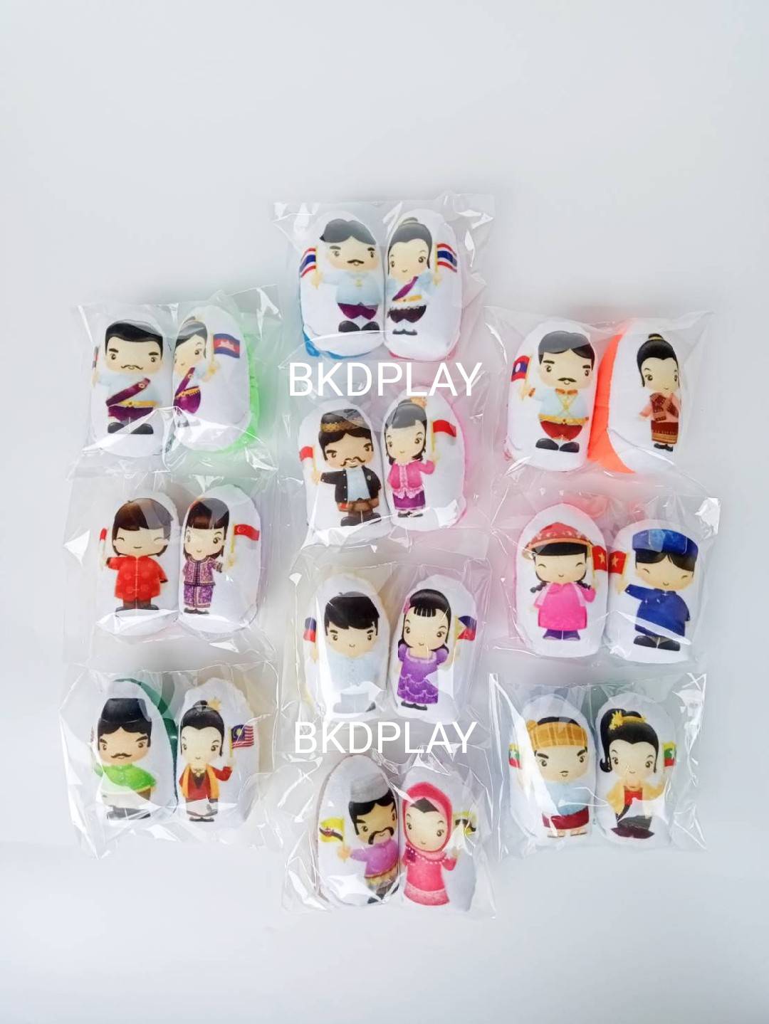 หุ่นนิ้วตุ๊กตา, เราชาวอาเซียน, (1 ชุด= 2ตัว / มี 10 ประเทศ) ,ของเล่นเสริมทักษะ,ของเล่นเด็ก, สื่อการสอนอนุบาล ราคาต่า 20 ตัว ราคายังไม่รวมที่ตั้ง