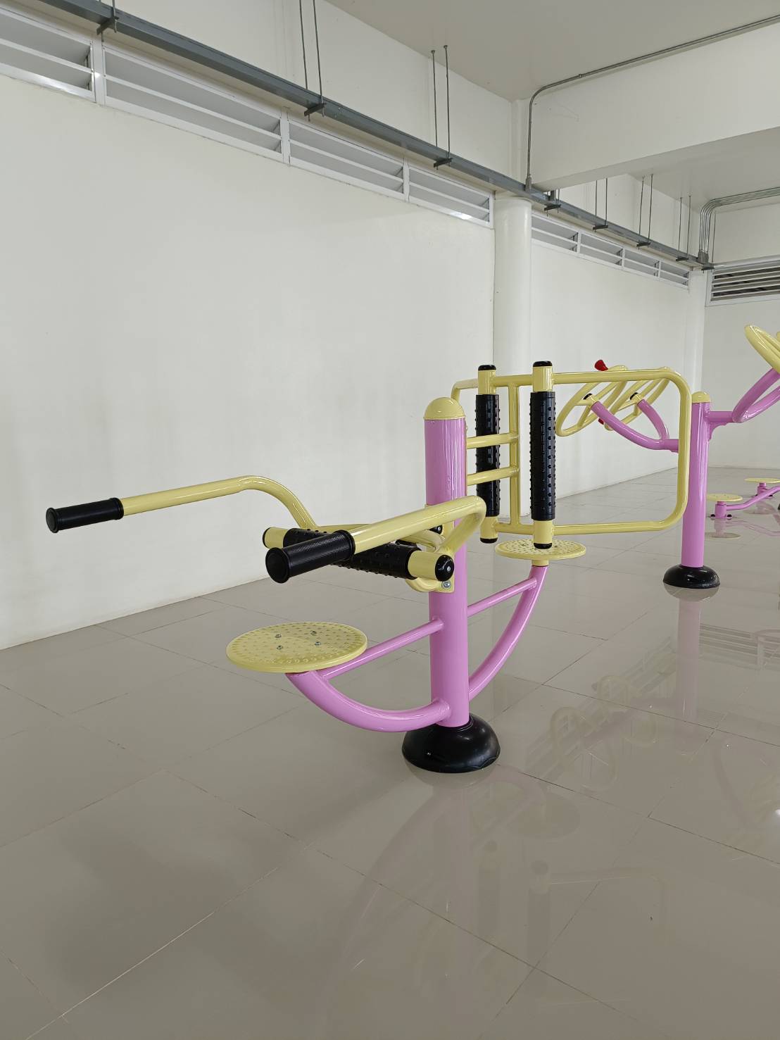 เครื่องออกกำลังกายกลางแจ้ง อุปกรณ์ยืน-นั่งนวดหลัง ลานกีฬาอเนกประสงค์ สนามกีฬา ผลิตในไทย สั่งทำตามสีที่ต้องการได้