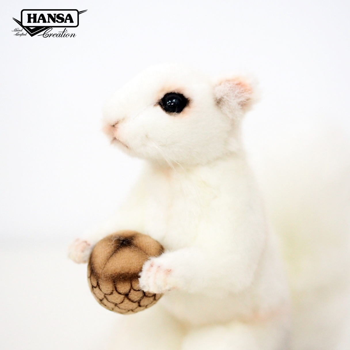 7742 Squirrel White 18 cm. H