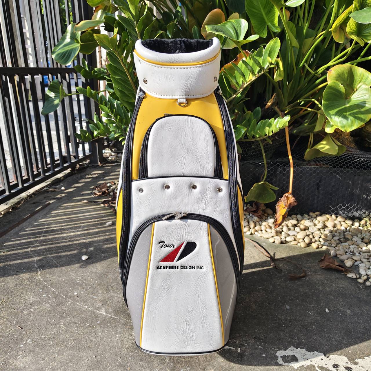 ถุงกอล์ฟ TOUR AD ถุง TOUR ใบใหญ่ ภายในบุกำมะหยี่ น่าใช้แบบสุดๆเลยค่ะ