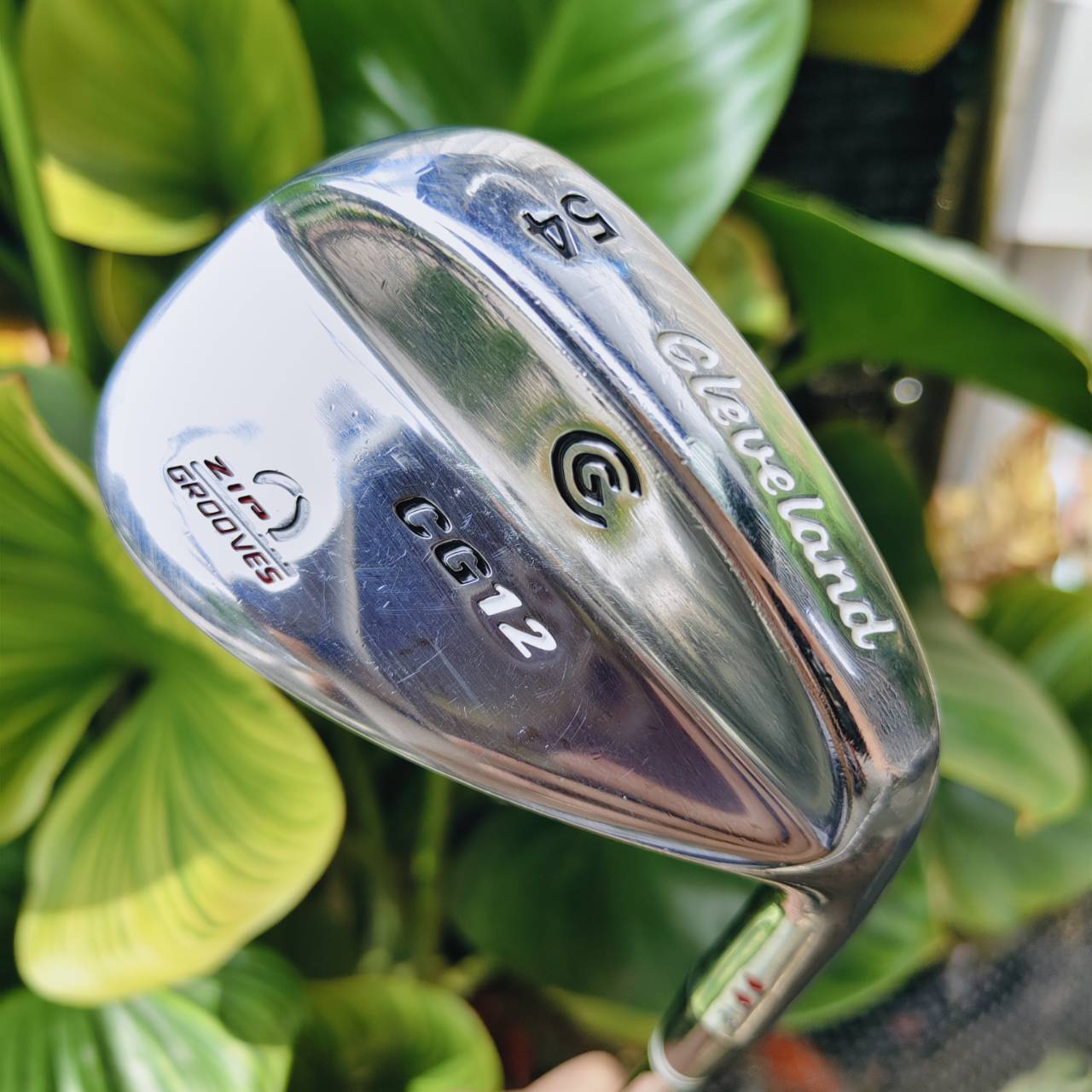 WEDGE CG12 ZIP GROOVE 54° BOUNCE 12 – ช็อตรอบกรีนแม่นยำ ควบคุมง่าย ระเบิดทรายได้ดี!