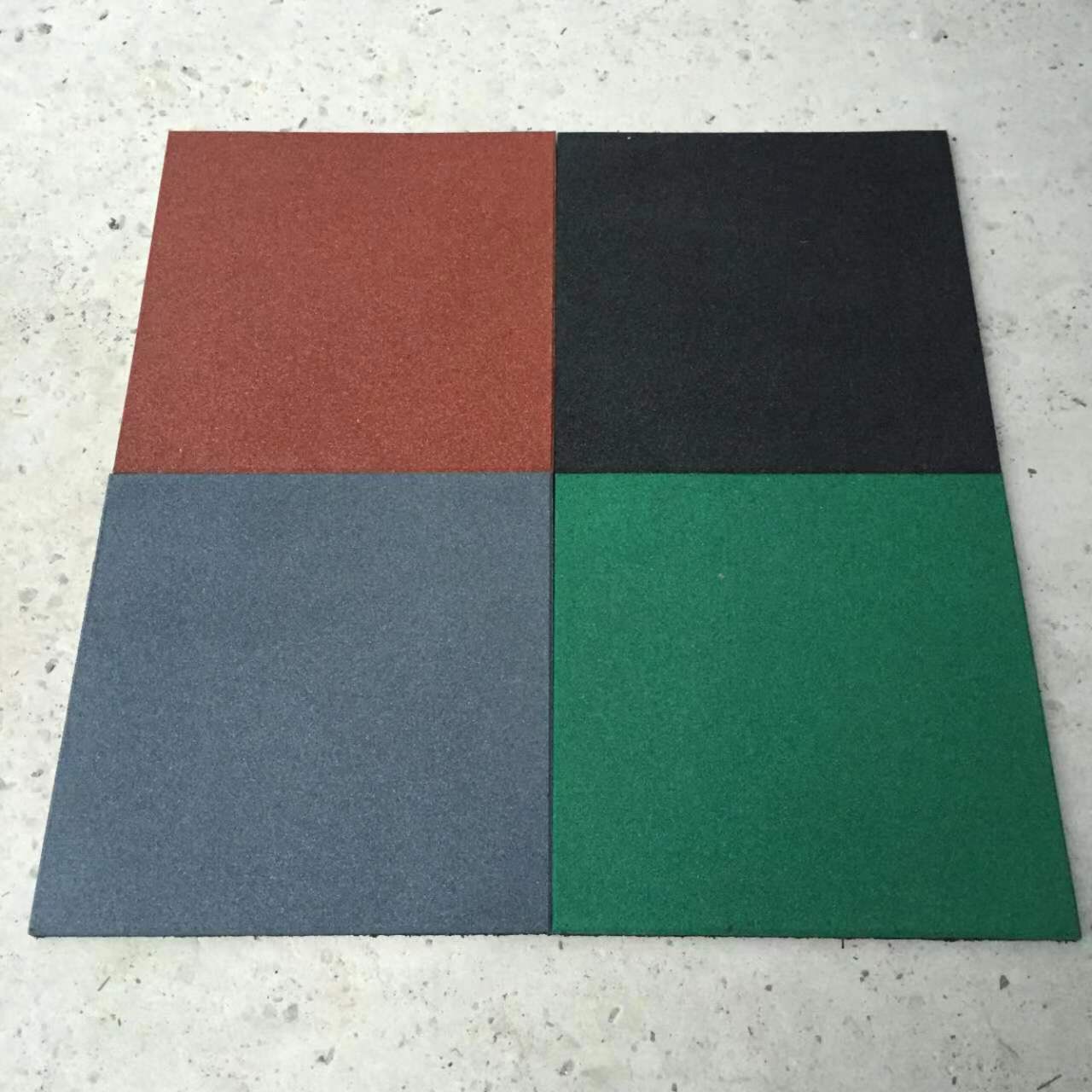 แผ่นยาง EPDM ราคาต่อ1ตร.ม. 4แผ่น แผ่นยางสังเคราะห์ ,แผ่นปูกันกระแทก,แผ่นปูพื้นสนามเด็กเล่น, พื้นยางEPDM ,ปูสนามเด็กเล่น,สนามกีฬา ห้องฟิตเนส พร้อมส่ง ราคาโรงงาน มีสีดำ เทา น้ำเงิน เหลือง แดง เขียว