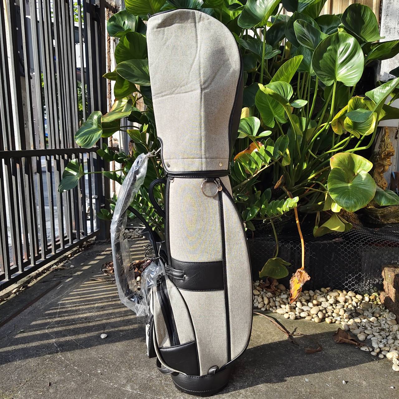 ถุงกอล์ฟ Sounds Good Golf x UNITED ARROWS – พรีเมี่ยมญี่ปุ่น ดีไซน์สุดคลีน!