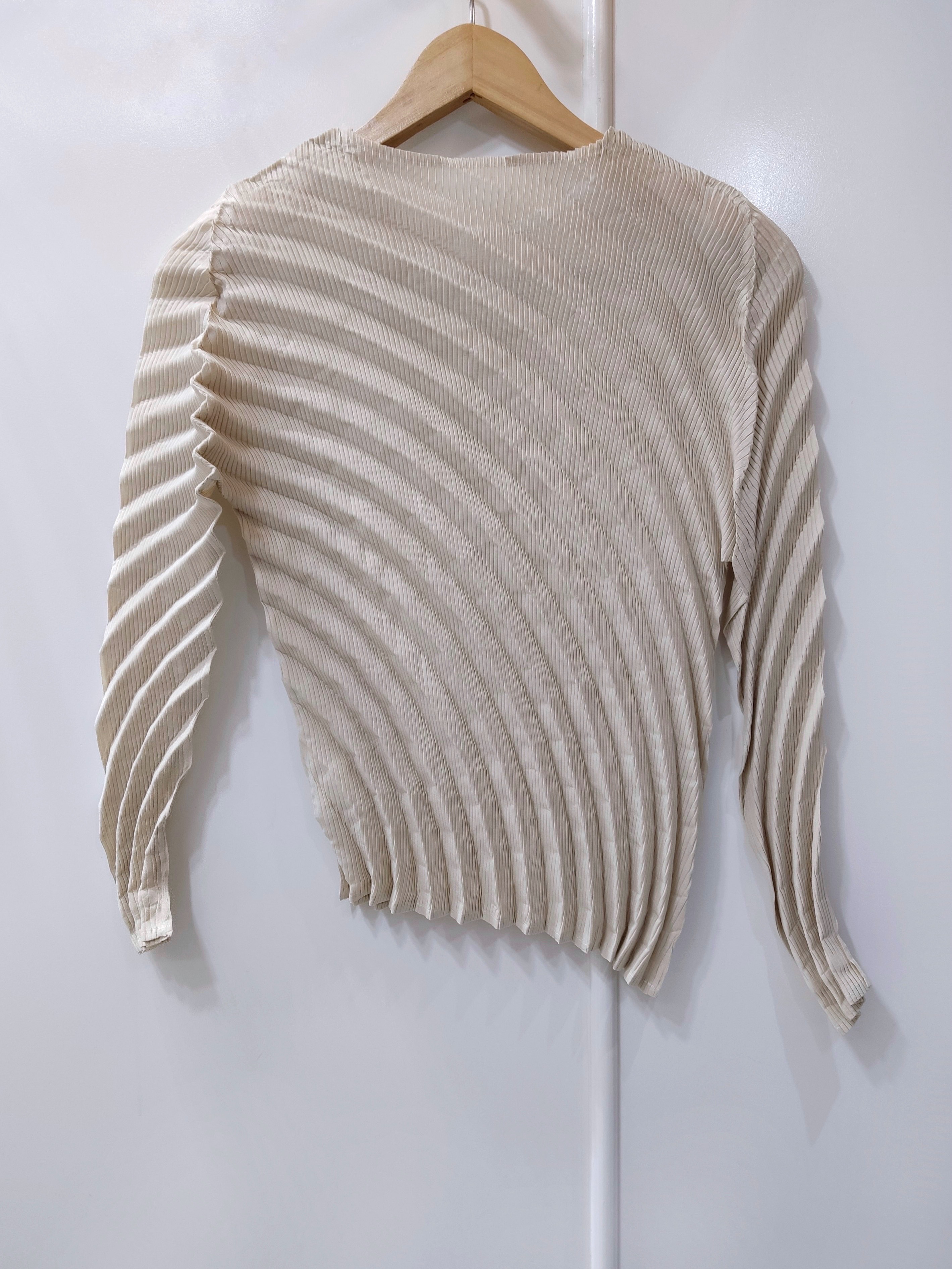 ปรับราคาลง20%!! 2MUAY รุ่น CX01621T เสื้ออัดพลีทคุณภาพ LONG SLEEVE CIRCLE PLEATED TOP 4 สี FREE SIZE