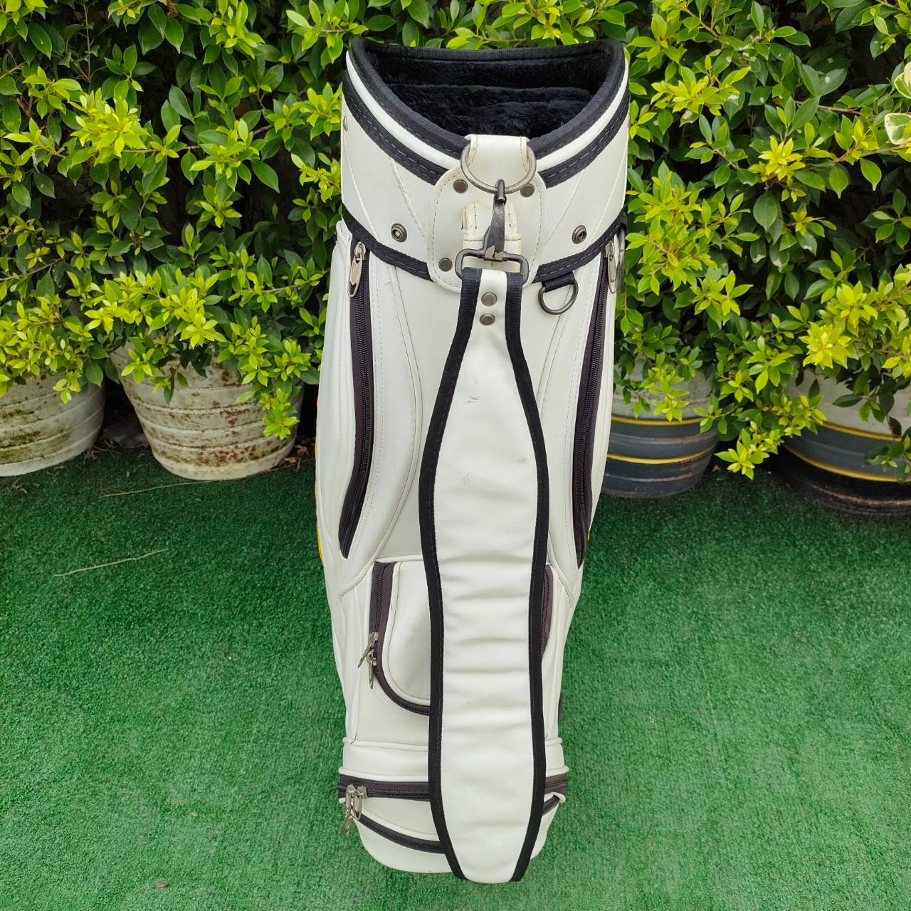 ถุงกอล์ฟ HIHERO มือสอง ถุง TOUR ใบใหญ่ สีขาว มีช่องเสียบไม้ ภายในบุกำมะหยี่ เรียบหรูดูดี!! ไม้กอล์ฟมือสอง ของแท้ BY NakaraLuxurious