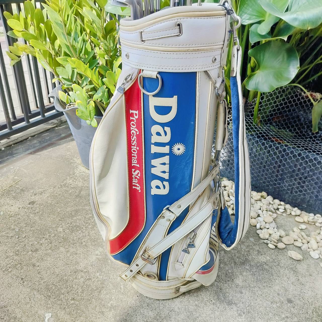 FULLSET DAIWA TWIN CUT SOLE ก้านกราไฟต์ DAIWA คุณภาพสูงมาก FLEX R ทั้งชุด มี COVER กำมะหยี่ ถุงกอล์ฟ DAIWA ภายในบุกำมะหยี่ หัวไม้ได้ถึง 4 หัว 1 3 5 7 เลยค่ะ ไม้กอล์ฟพรีเมี่ยมมือสอง ของแท้ By NakaraLuxurious
