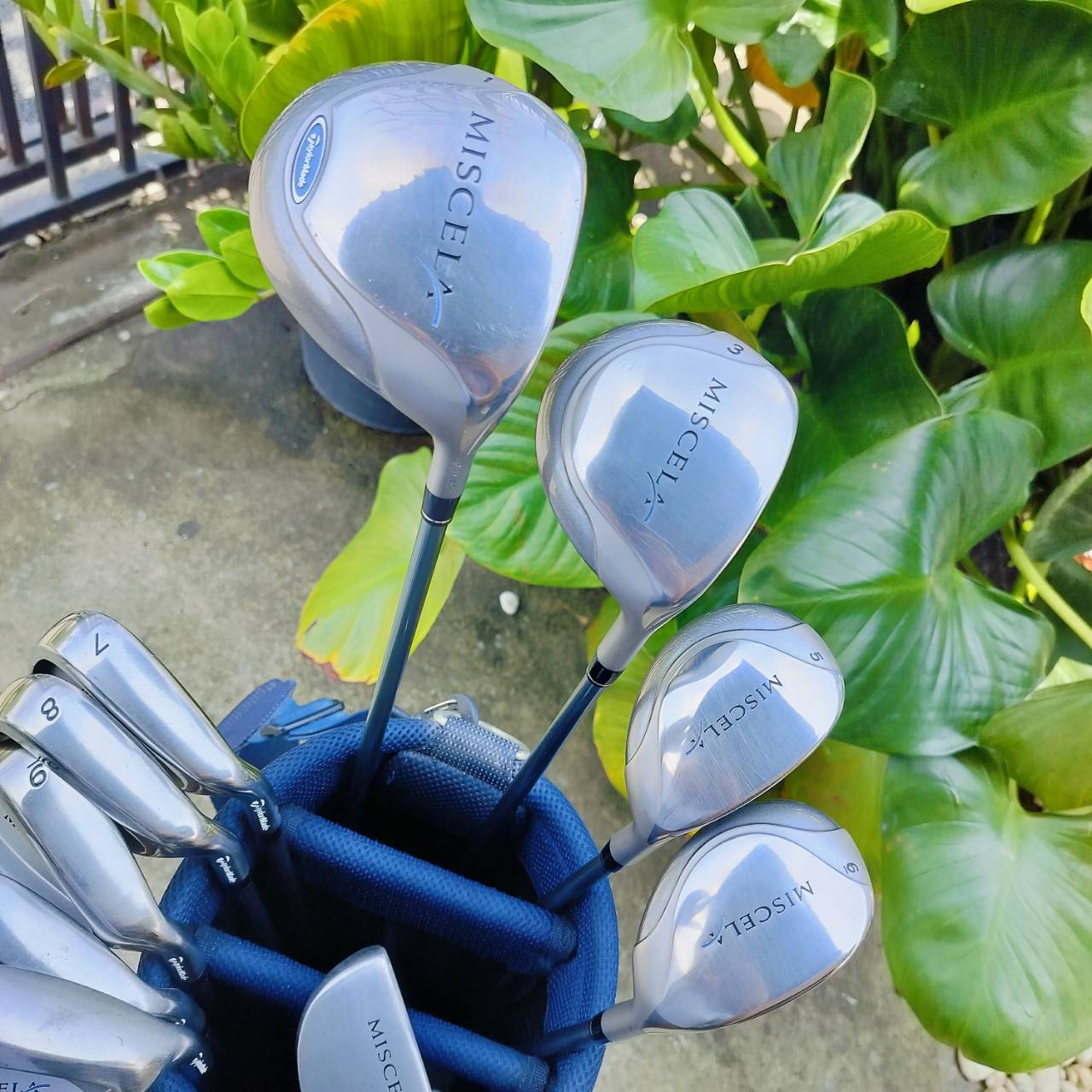 🏌️♀️ไม้กอล์ฟสำหรับผู้หญิง 🏌️♀️ ** ถุงกอล์ฟมีตำหนิ มีรูป** . SET TAYLORMADE MISCELA เป็นก้านเบาพรีเมี่ยมจริงๆ หัวไม้หัวใหญ่ หน้าเด้ง ตีตรง ไม้ช่วยเพิ่มระยะให้อย่างดี ไม้กอล์ฟพรีเมี่ยมมือสอง ของแท้ By NakaraLuxurious