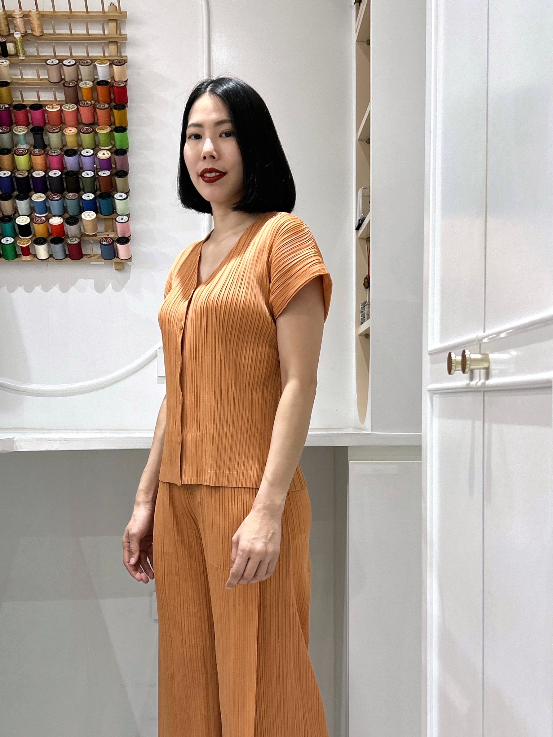 ปรับราคาลง20%!! 2MUAY รุ่น GJO5016 เสื้ออัดพลีทคุณภาพ SHORT SLEEVE V NECK BUTTON FRONT PLEATED TOP 10 สี FREE SIZE