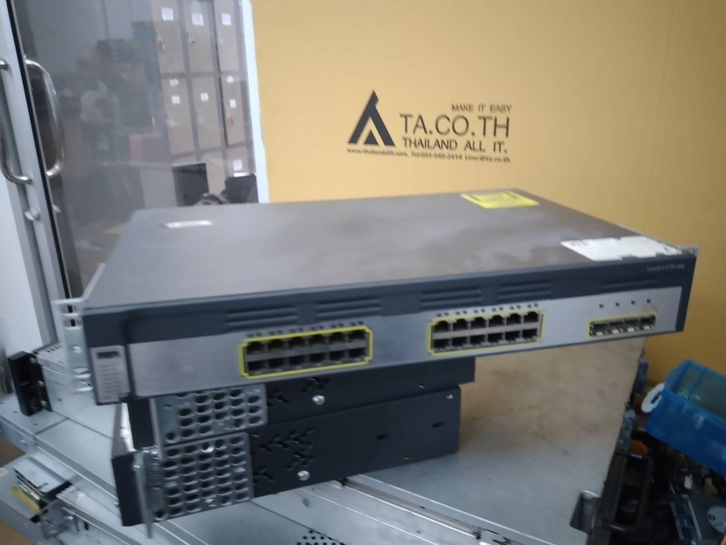 WS-C3750G-24TS-S - Catalyst 3750 24 10/100/1000 + 4 SFP Std